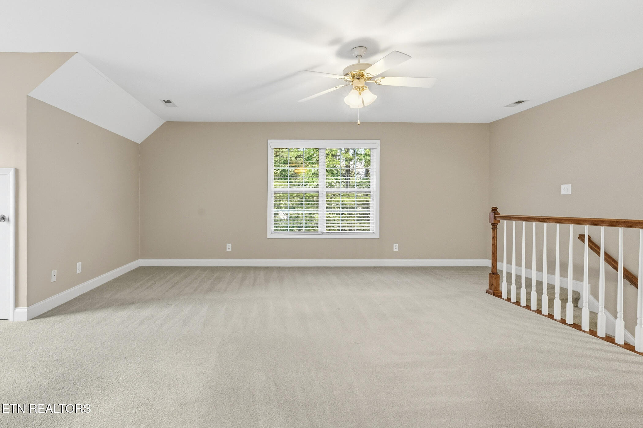 8342 Bay Garden