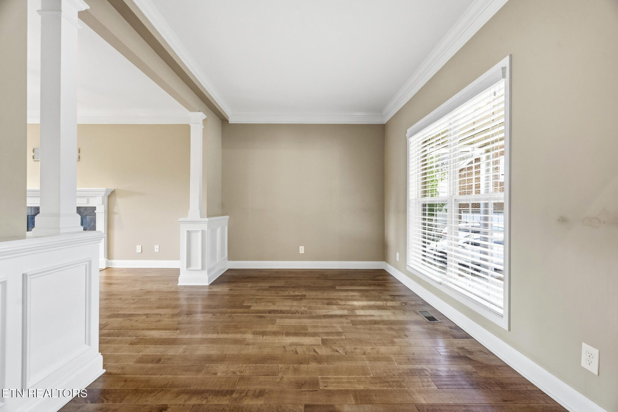 8342 Bay Garden
