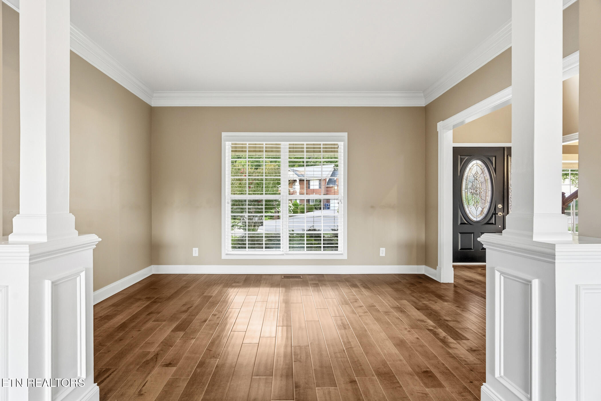 8342 Bay Garden
