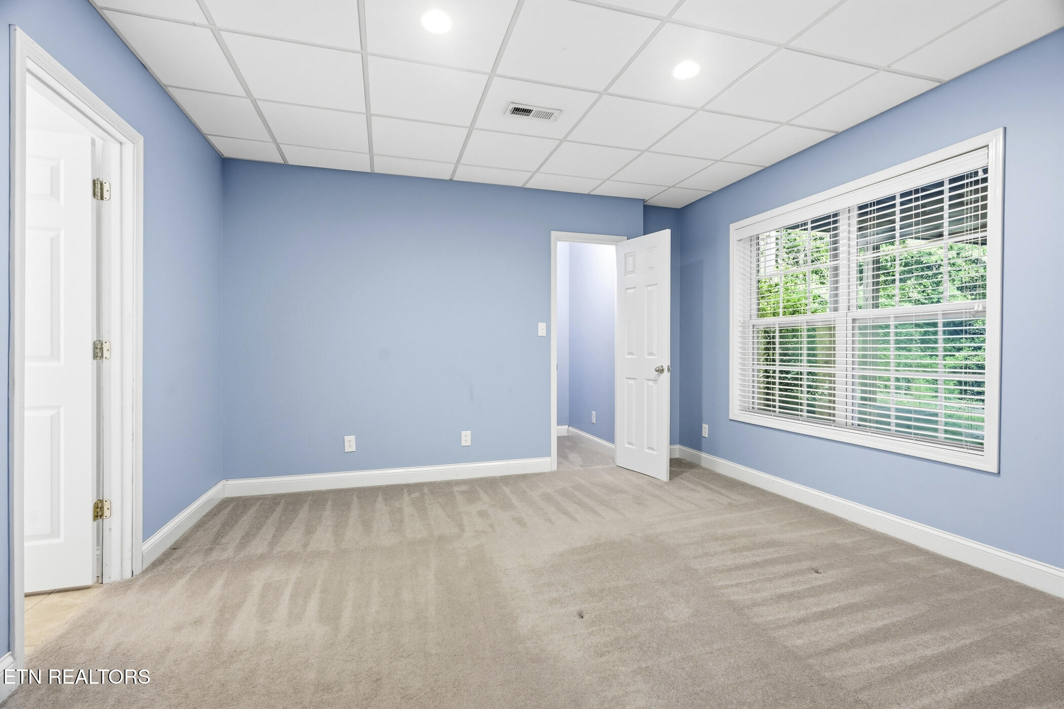 8342 Bay Garden