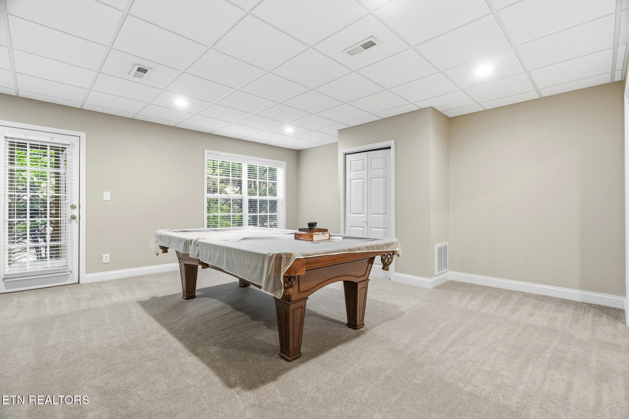 8342 Bay Garden