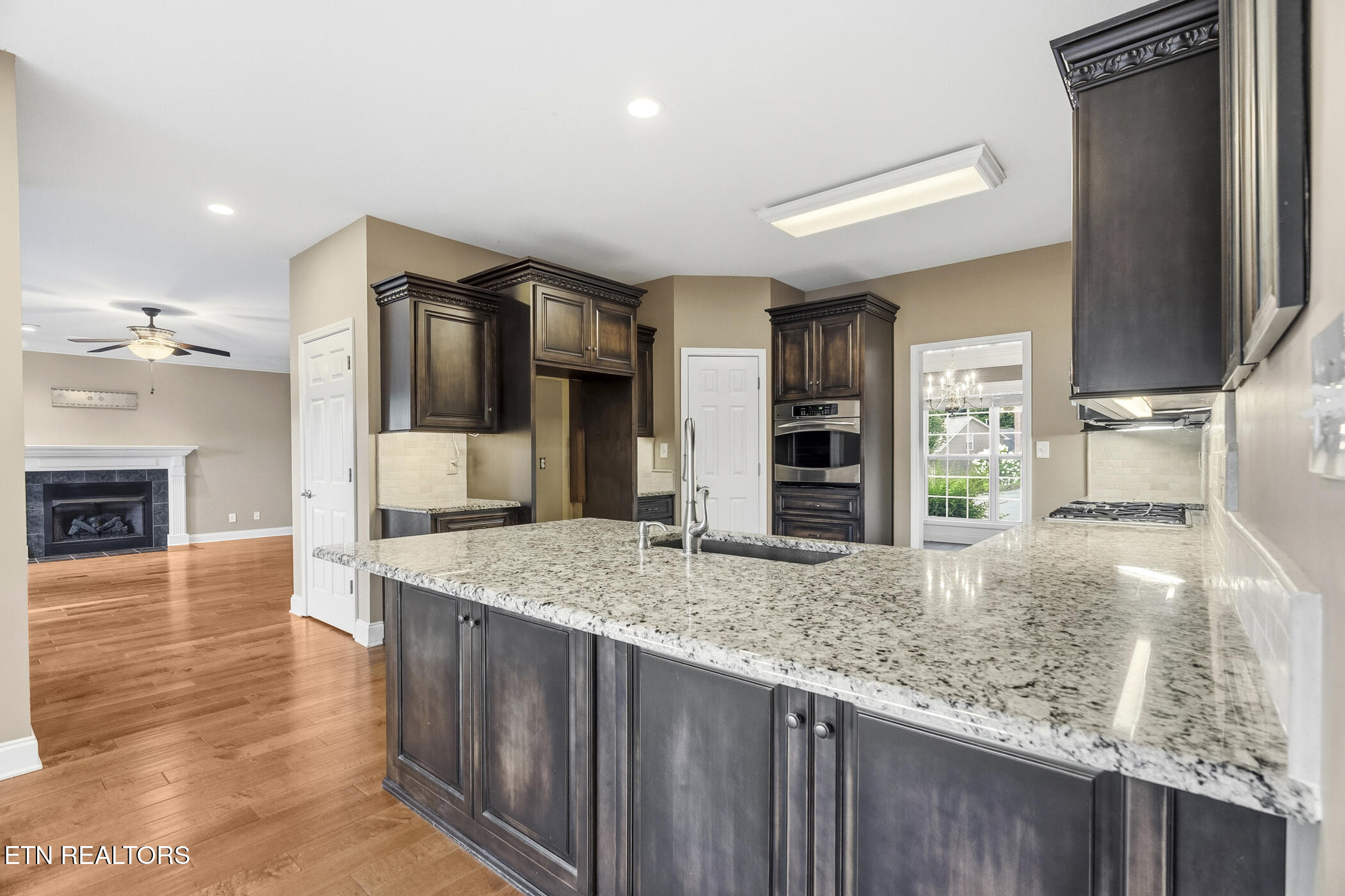 8342 Bay Garden