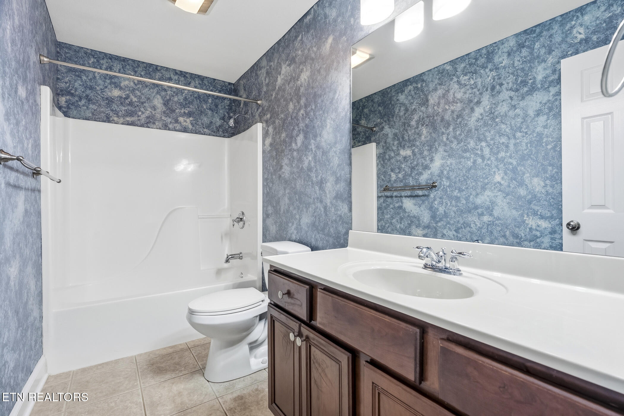 8342 Bay Garden