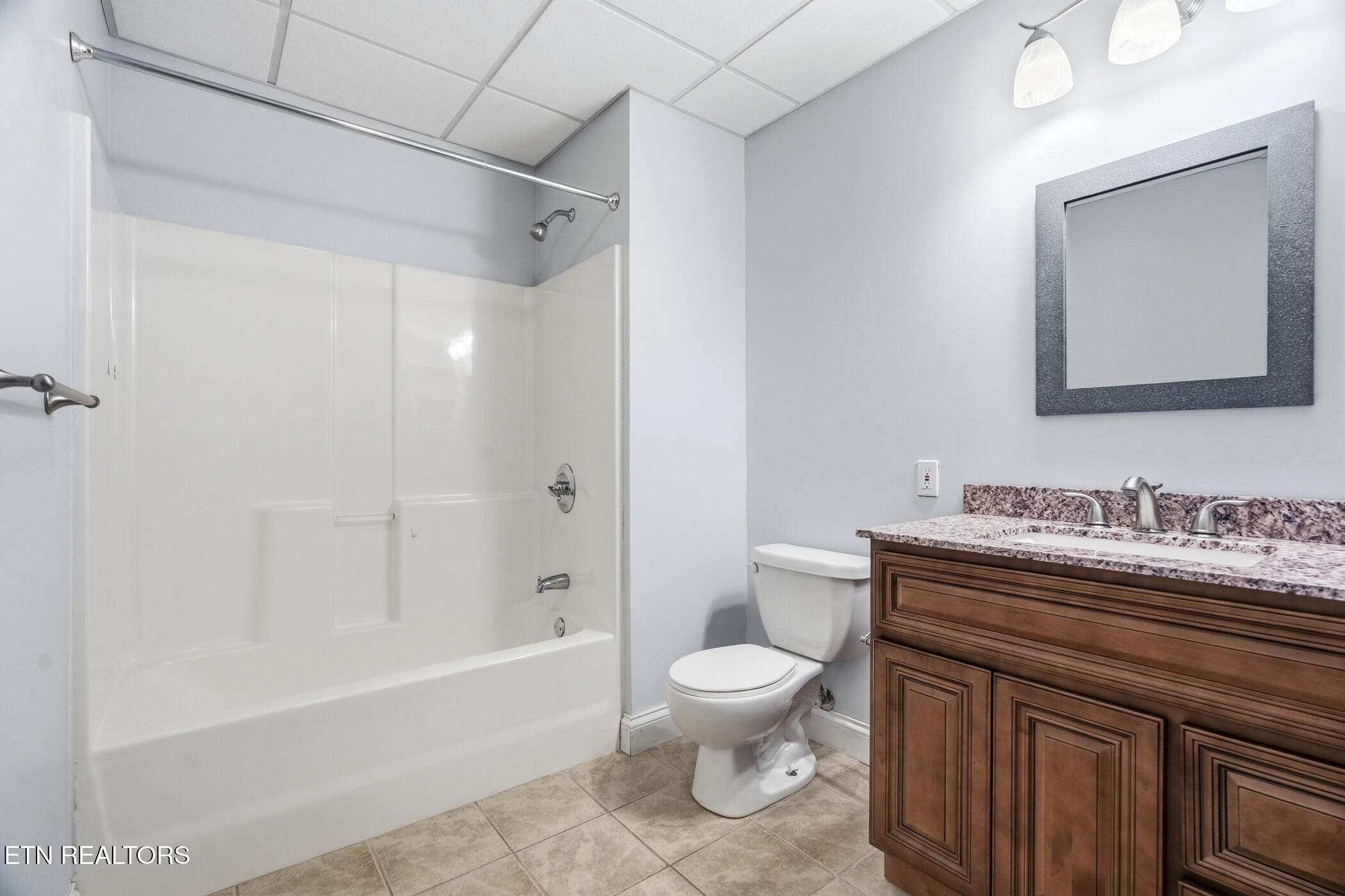 8342 Bay Garden