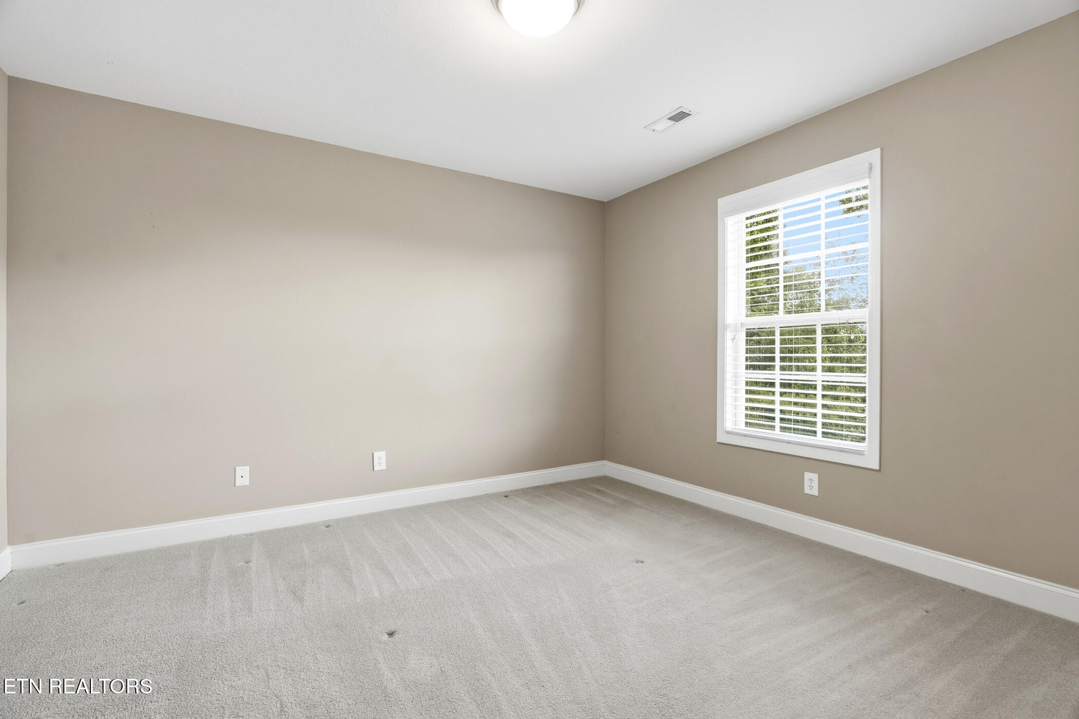 8342 Bay Garden