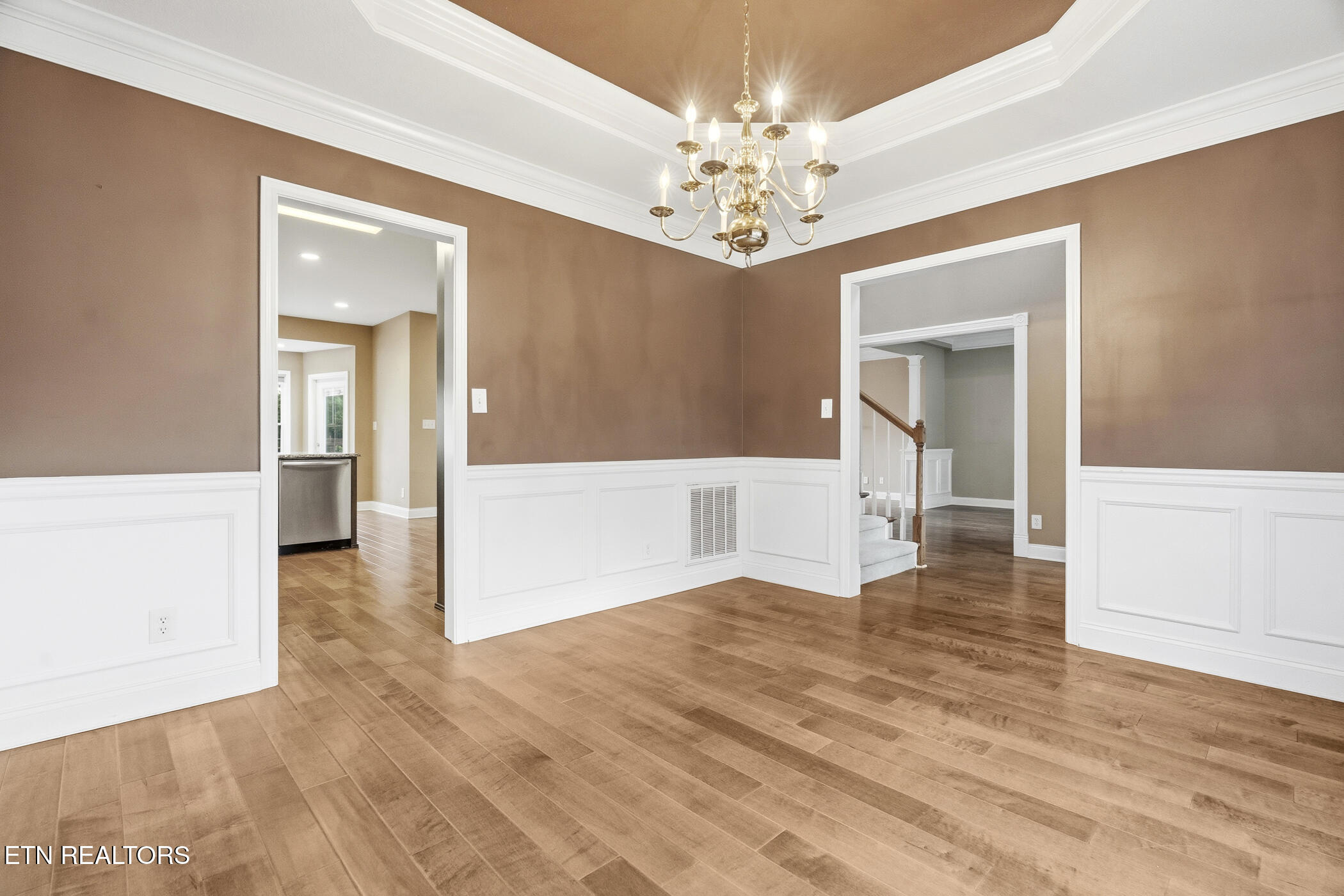 8342 Bay Garden