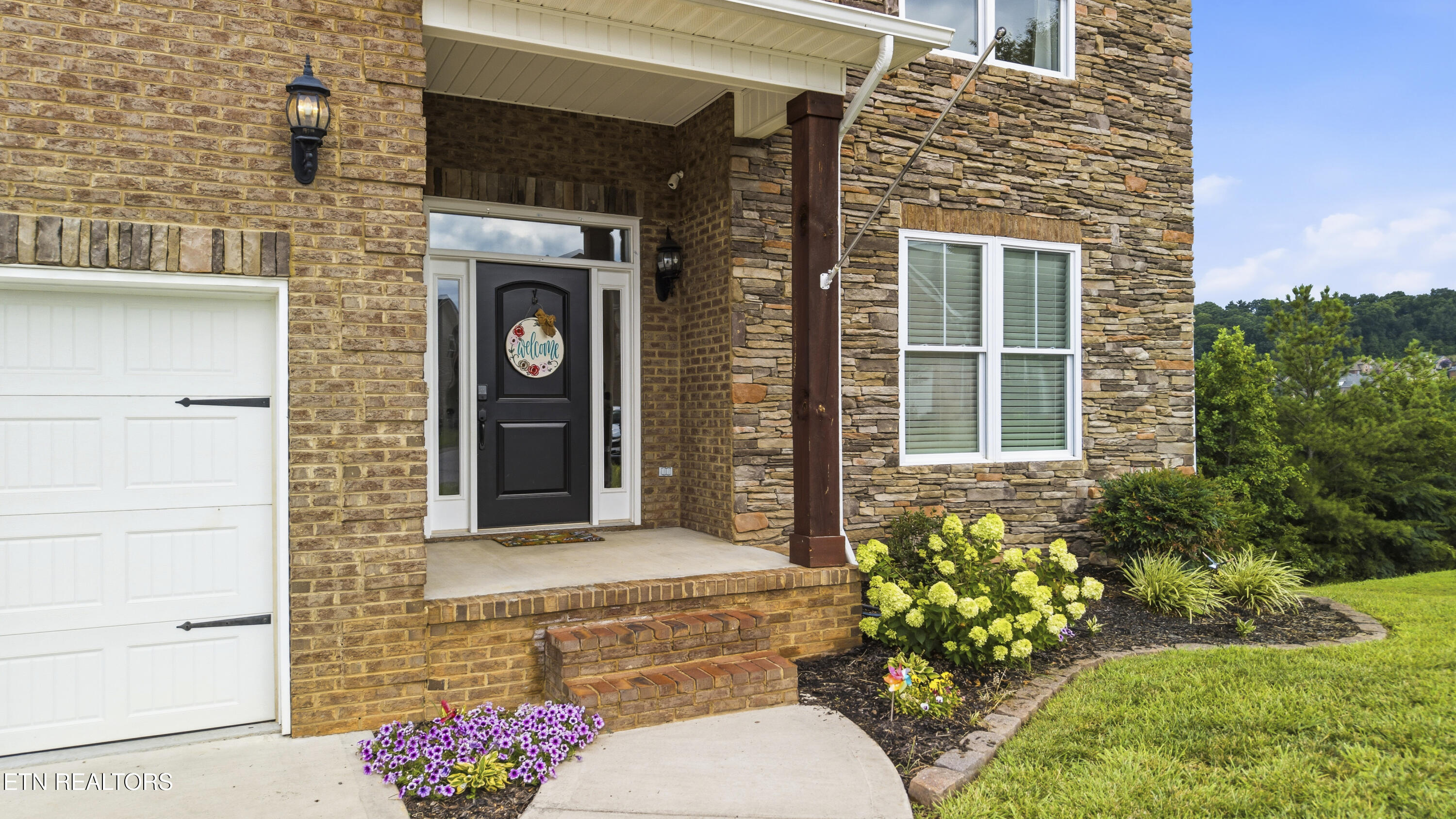 705 Huntcliff Lane