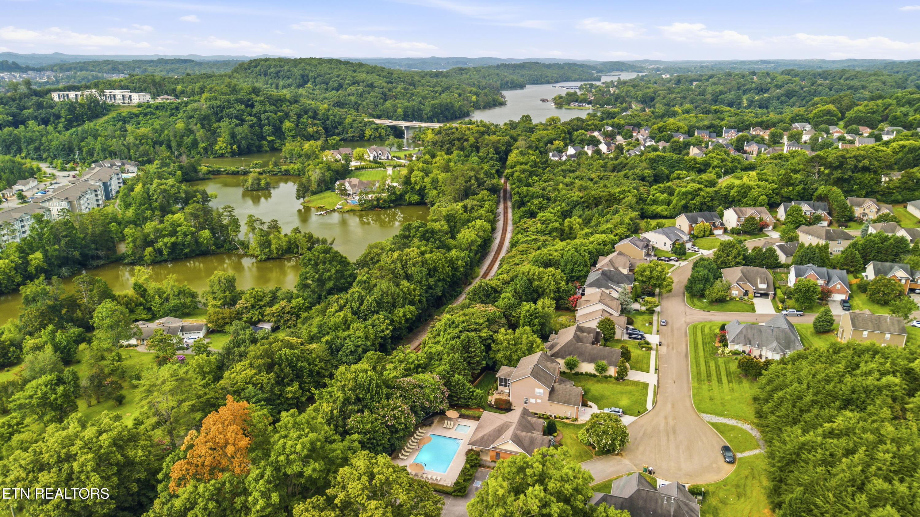 705 Huntcliff Lane