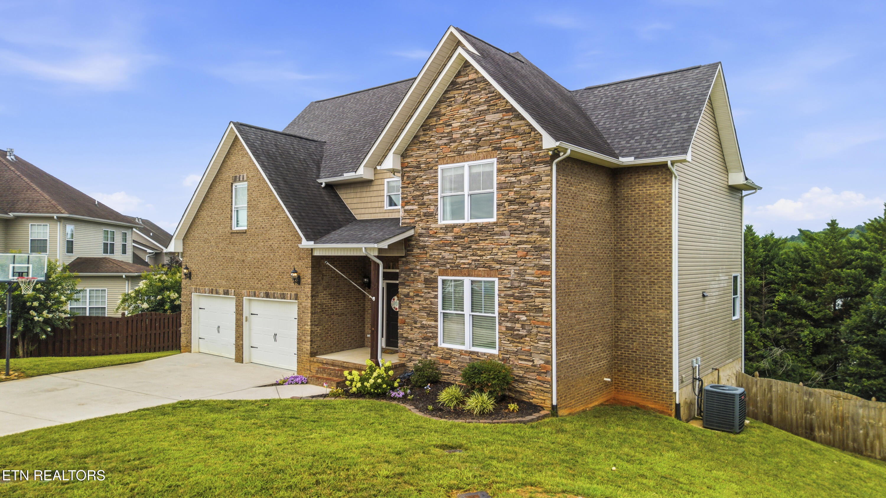 705 Huntcliff Lane