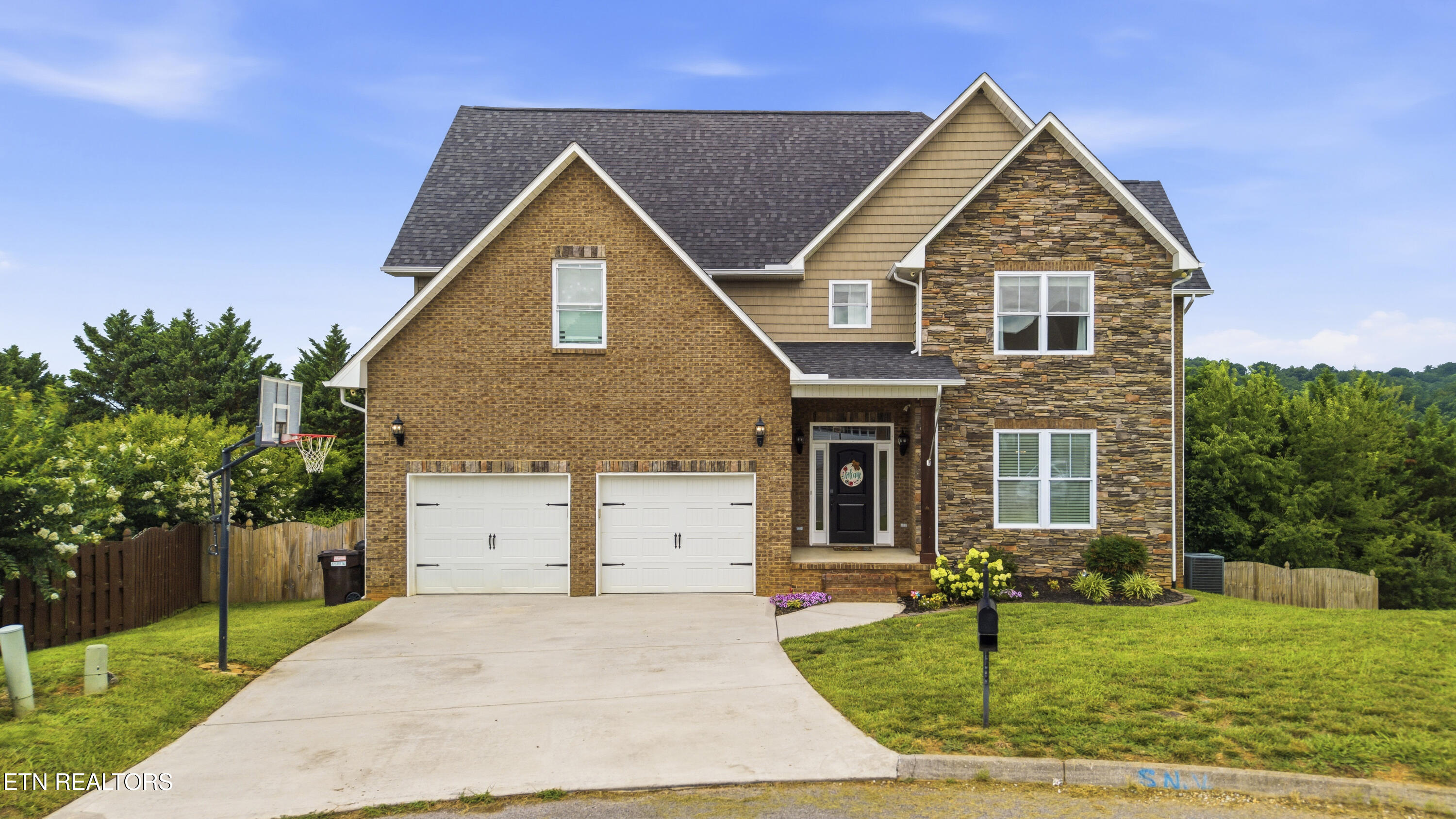 705 Huntcliff Lane