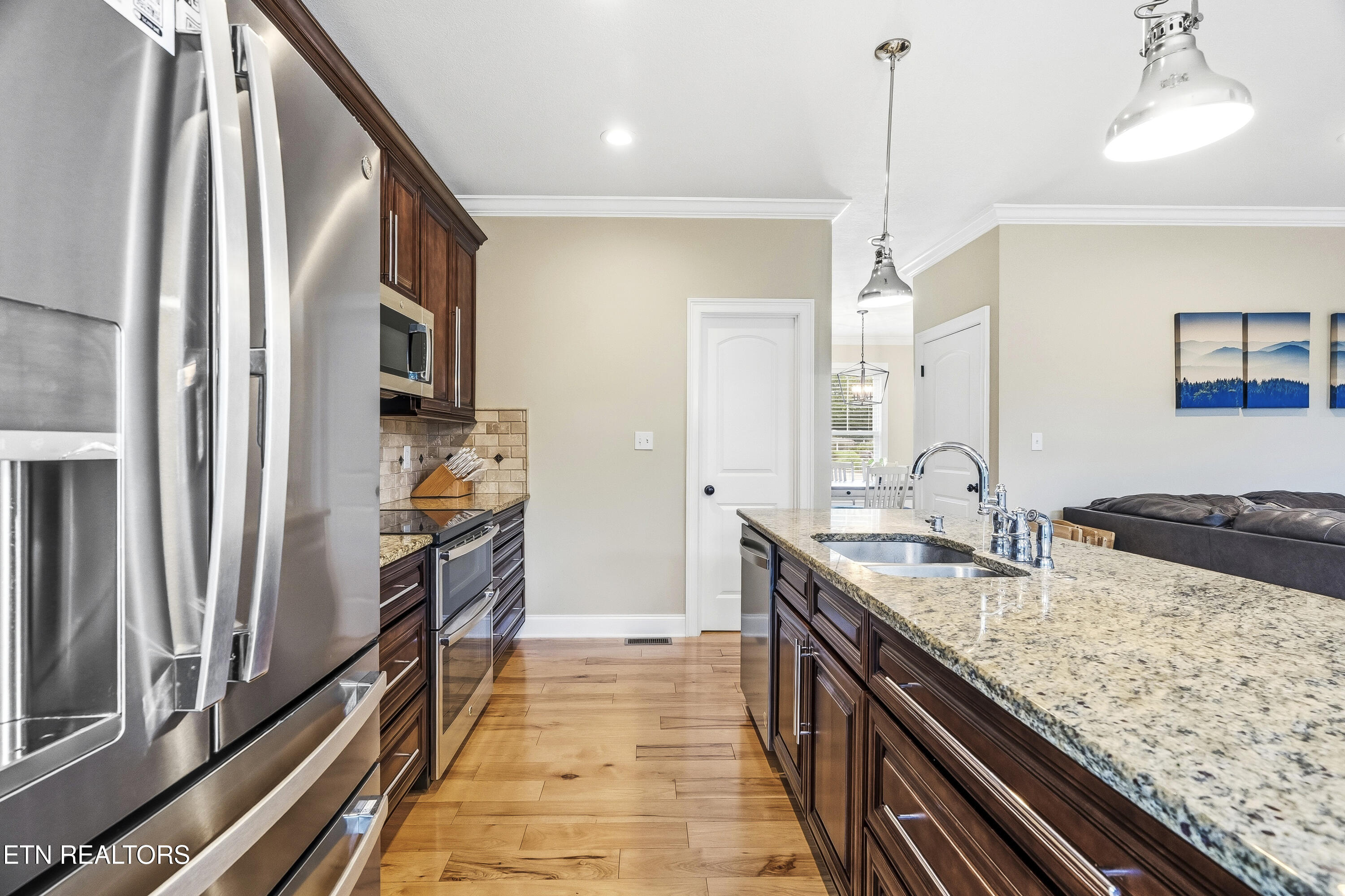 705 Huntcliff Lane