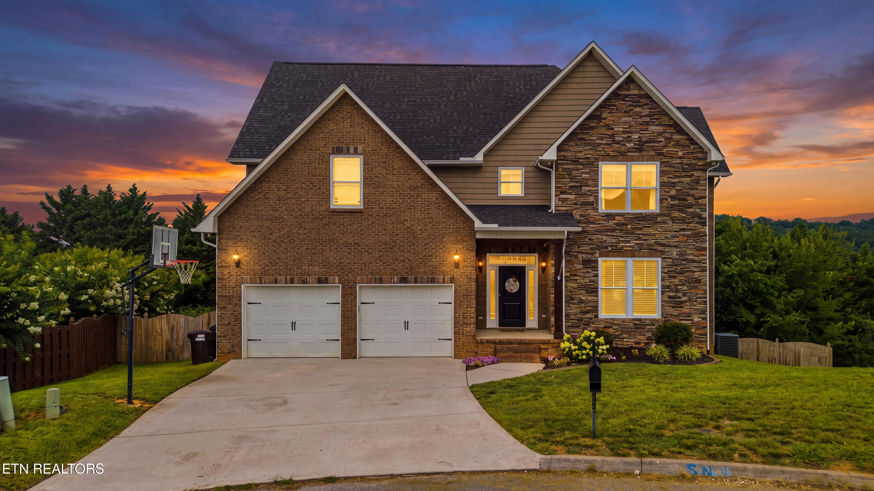 705 Huntcliff Lane