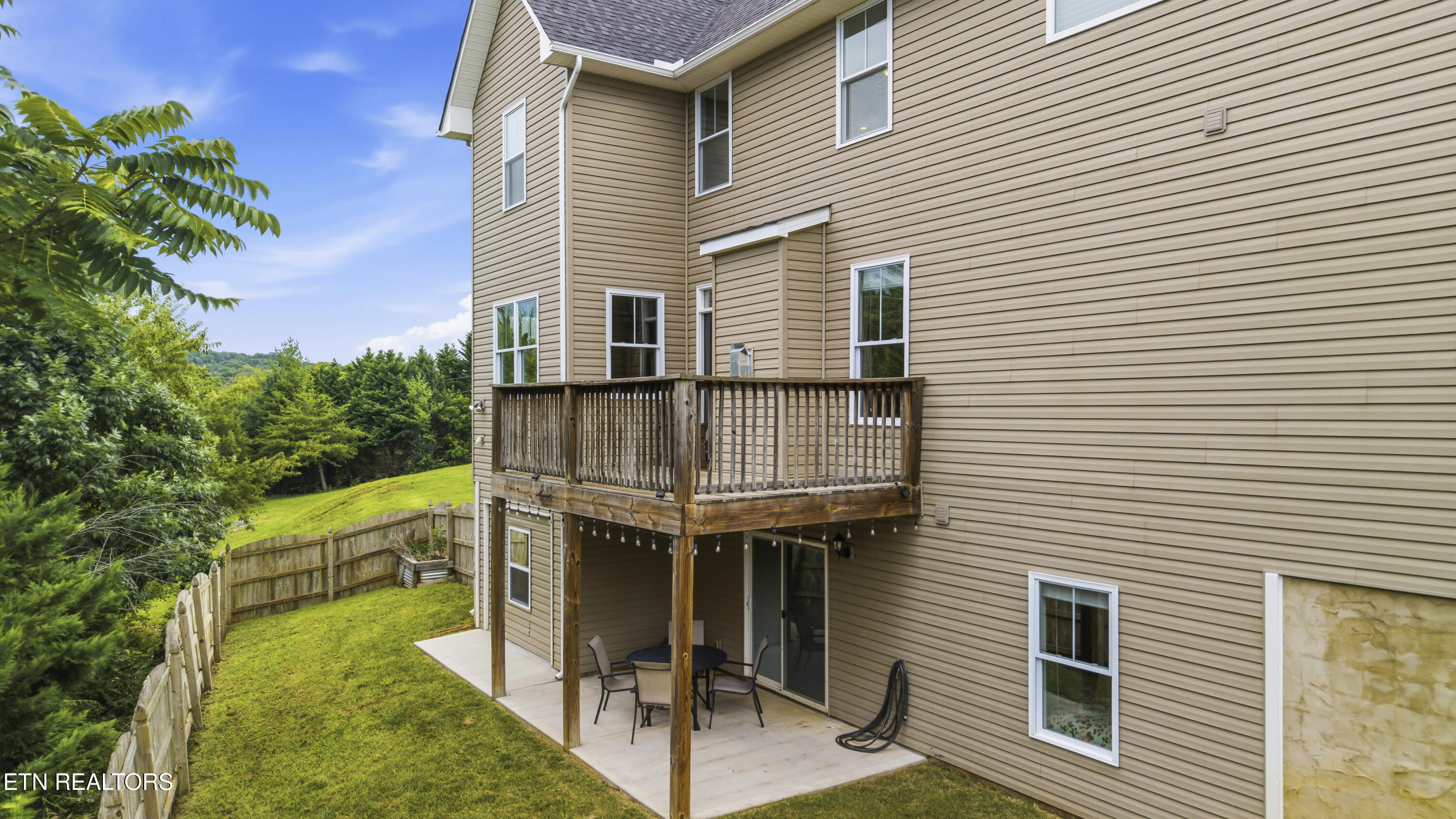705 Huntcliff Lane
