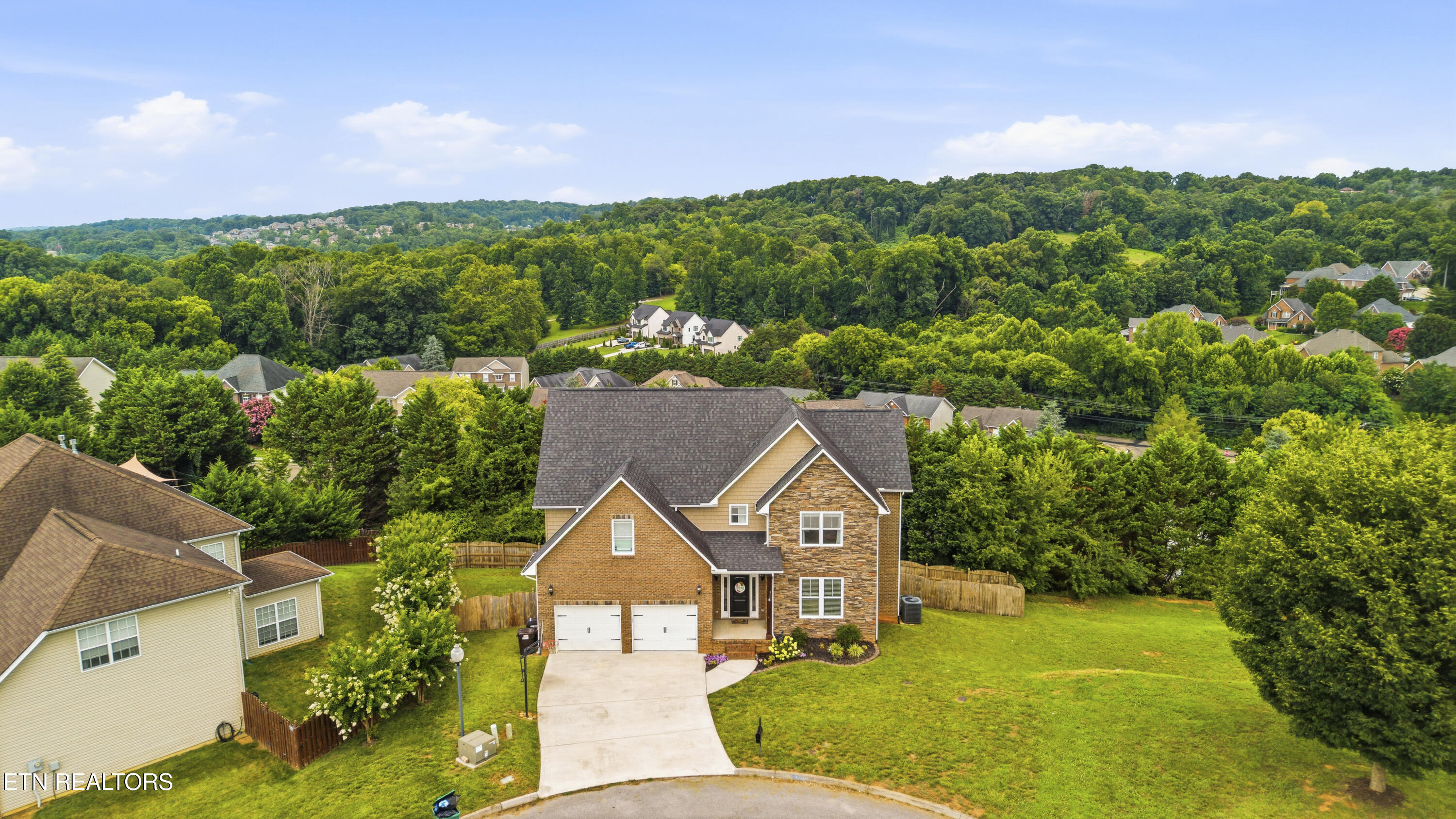 705 Huntcliff Lane