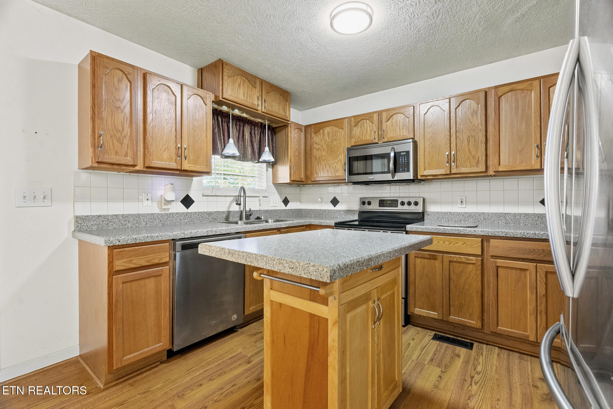 2903 Large Oak Lane