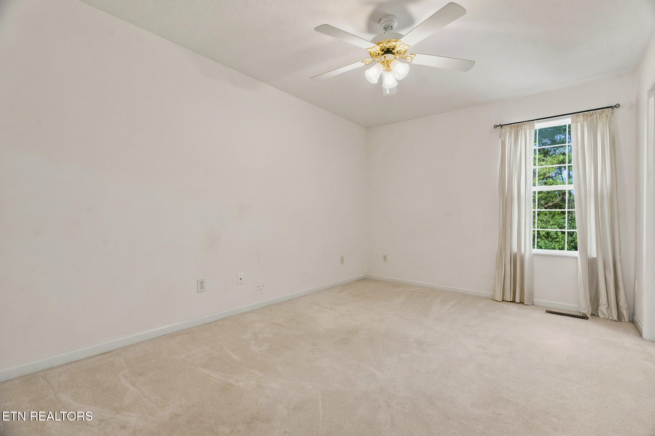 2903 Large Oak Lane