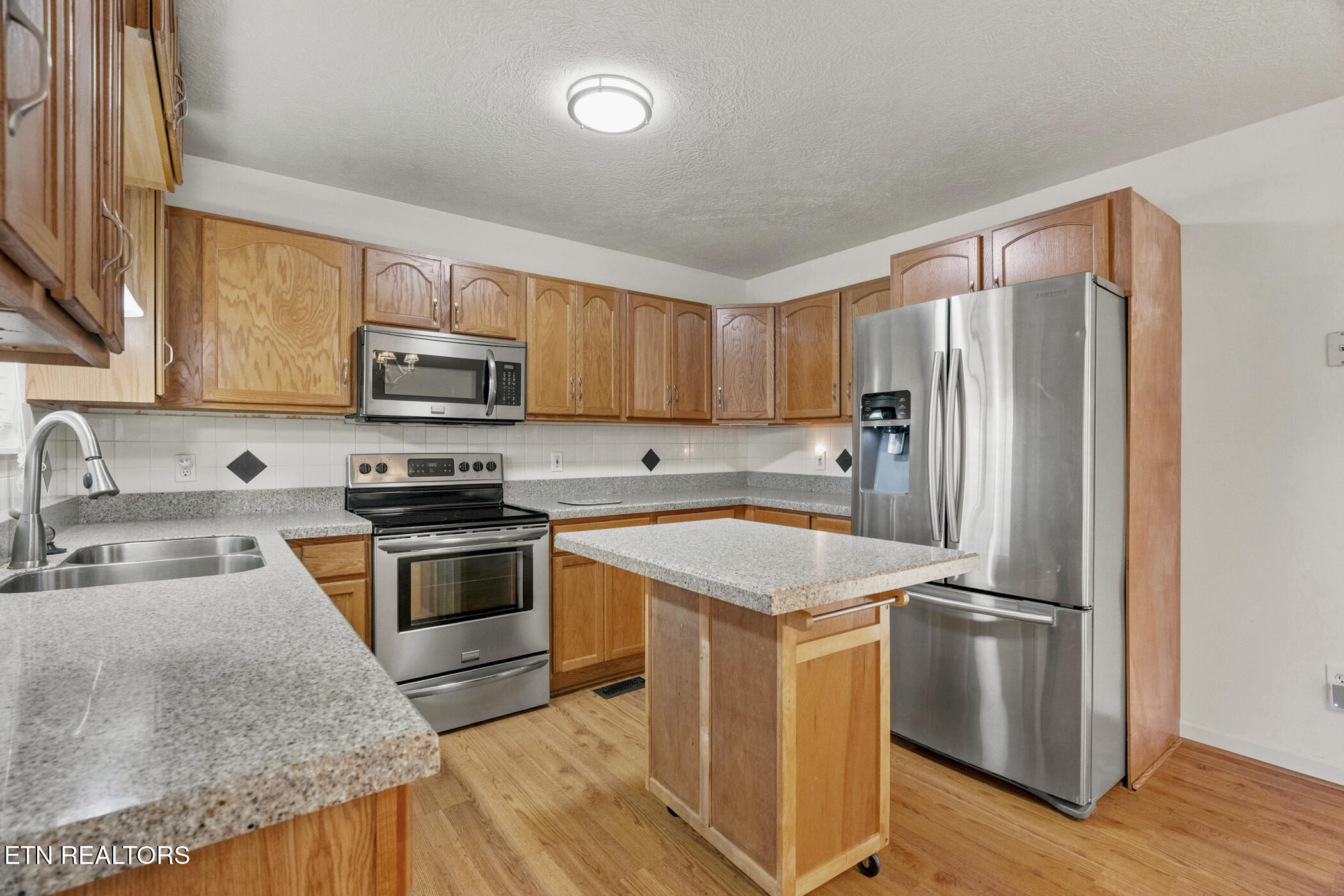 2903 Large Oak Lane