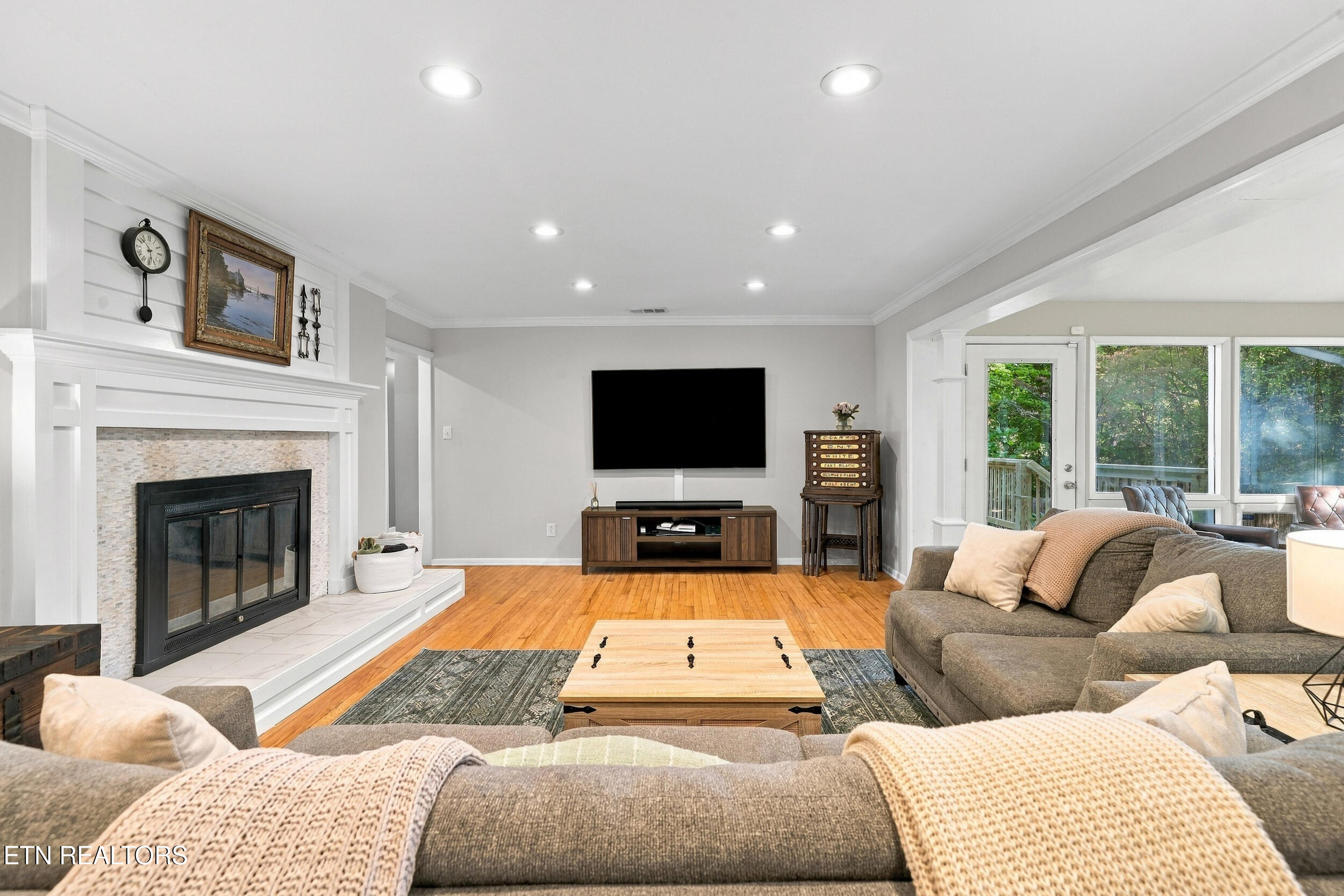 304 Land Oak Rd