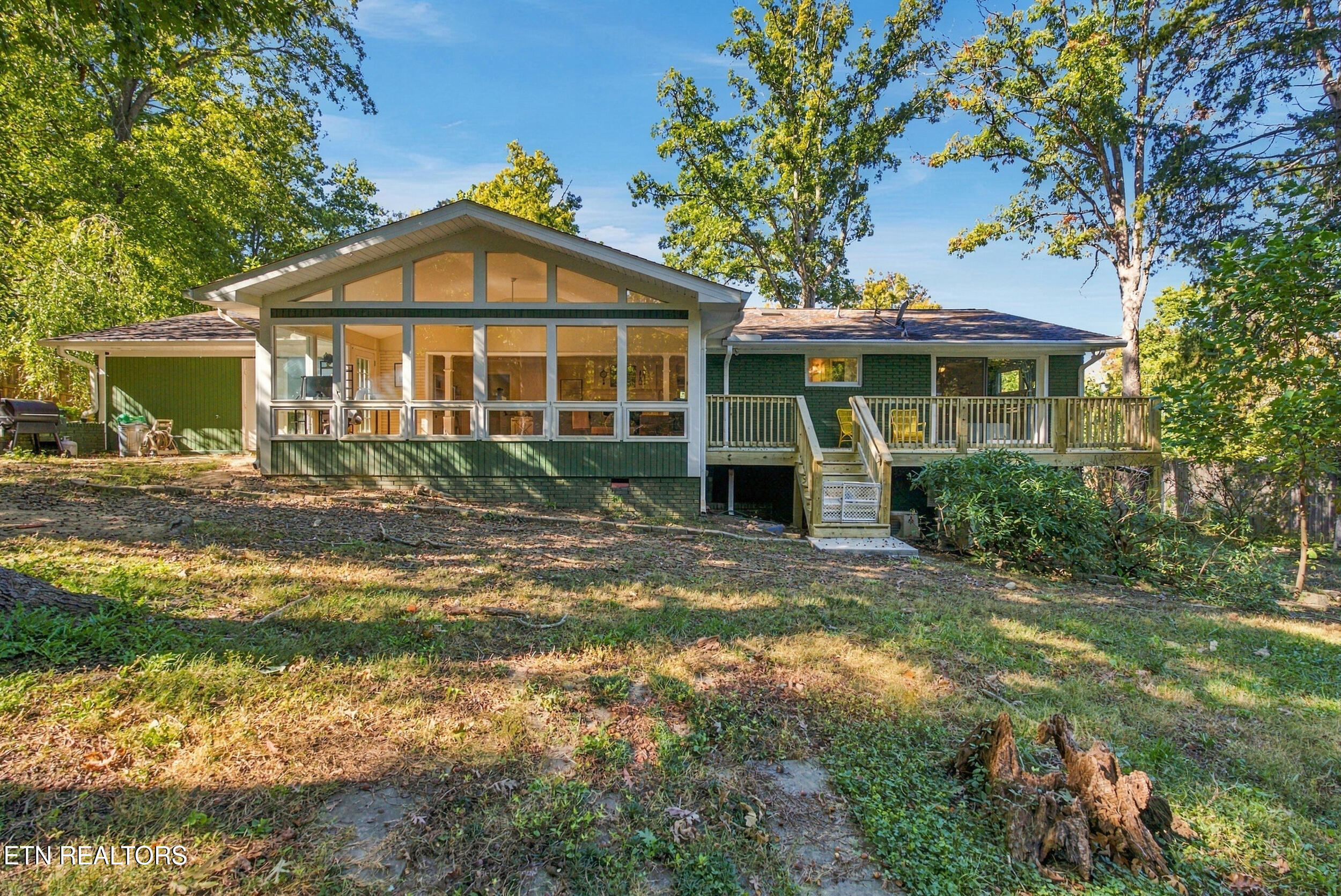 304 Land Oak Rd