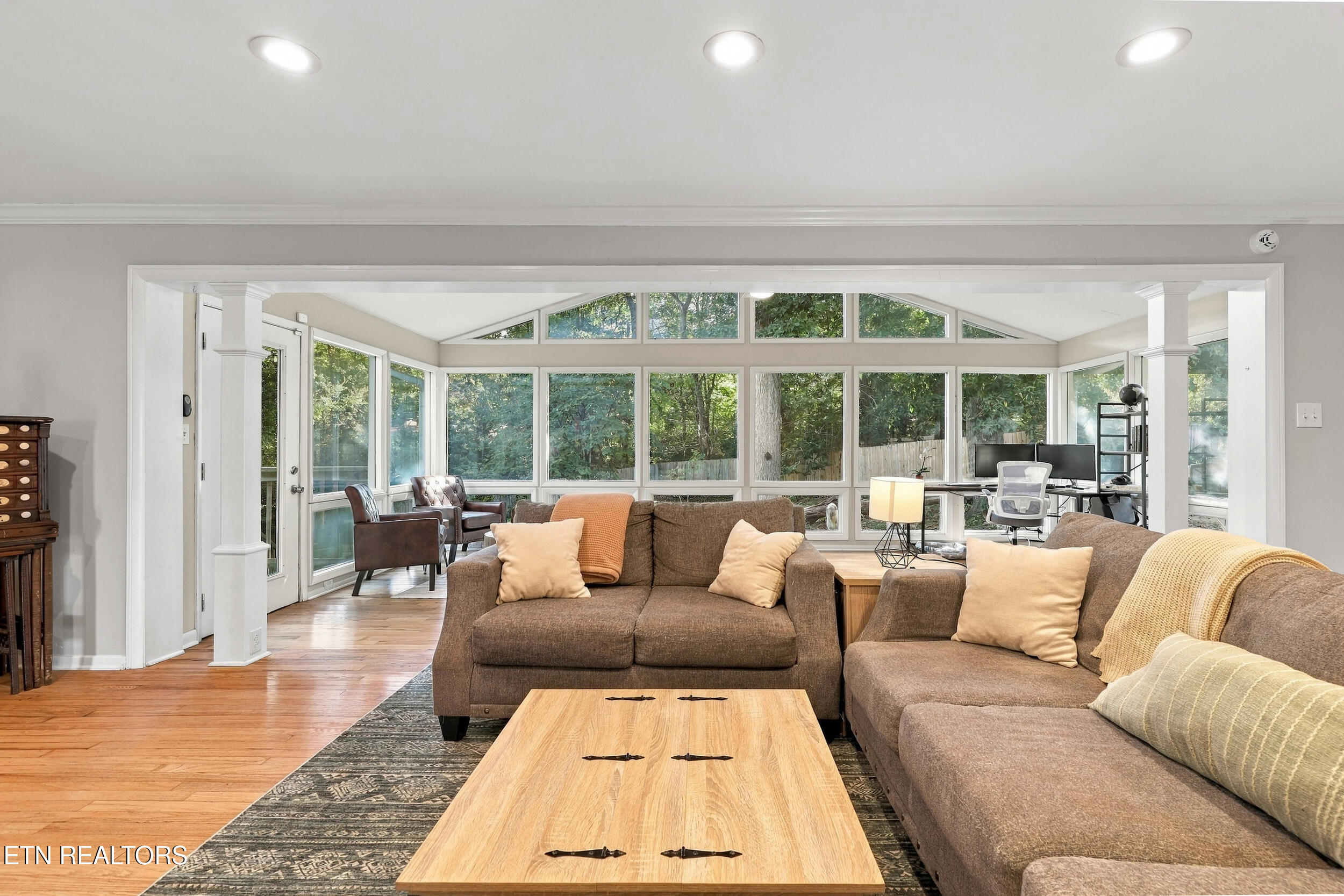 304 Land Oak Rd