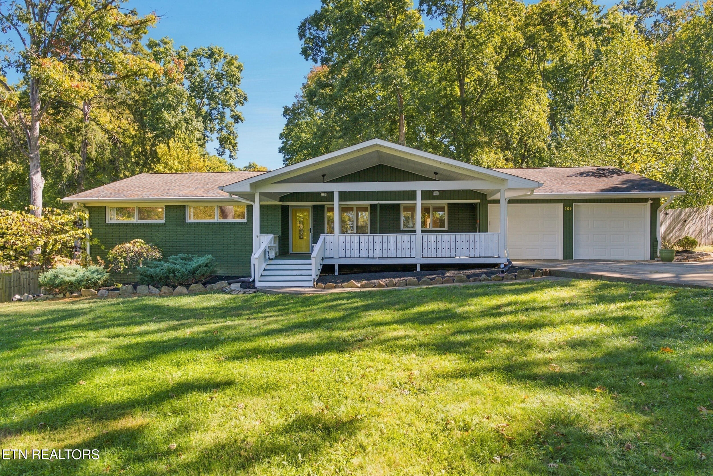 304 Land Oak Rd