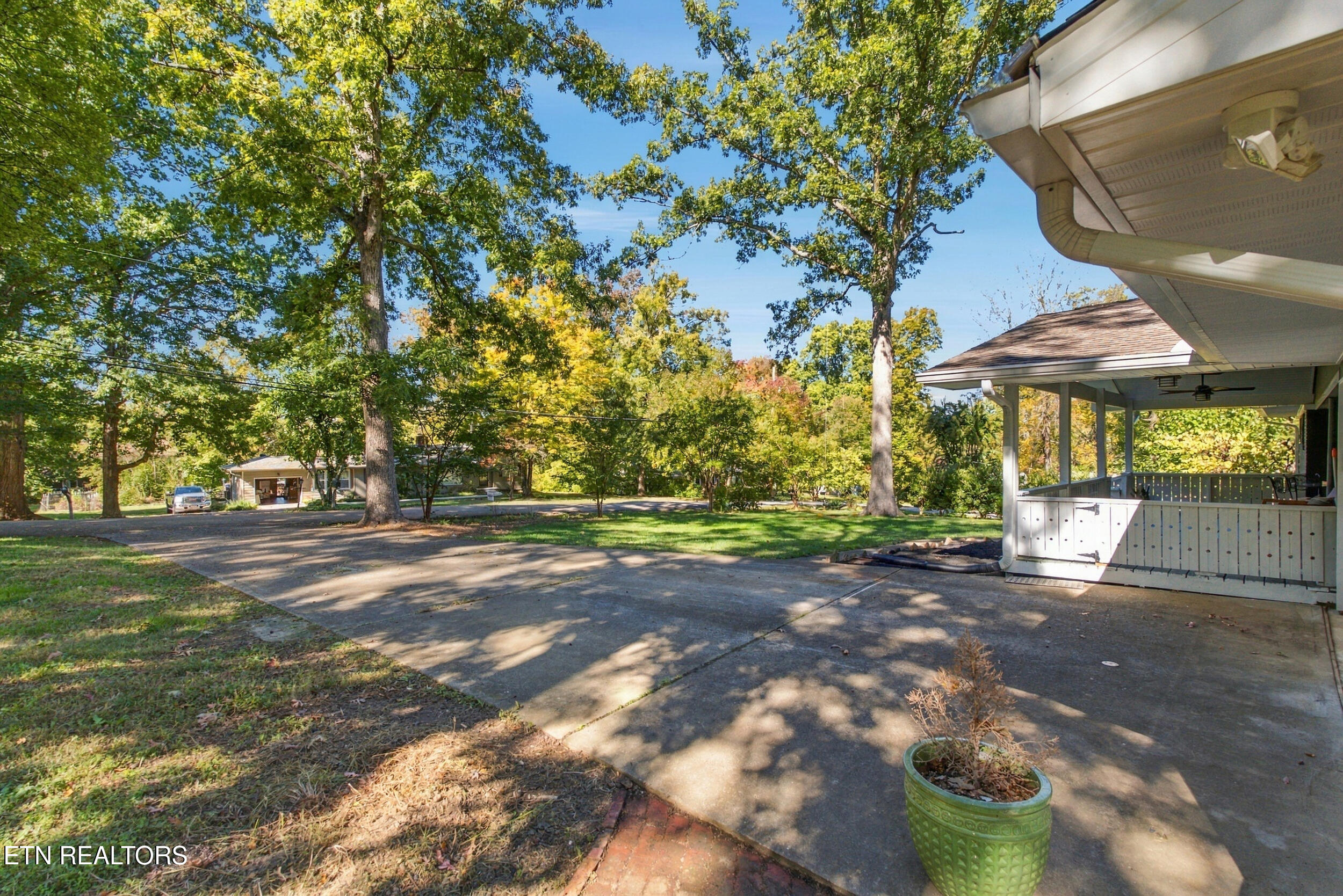 304 Land Oak Rd
