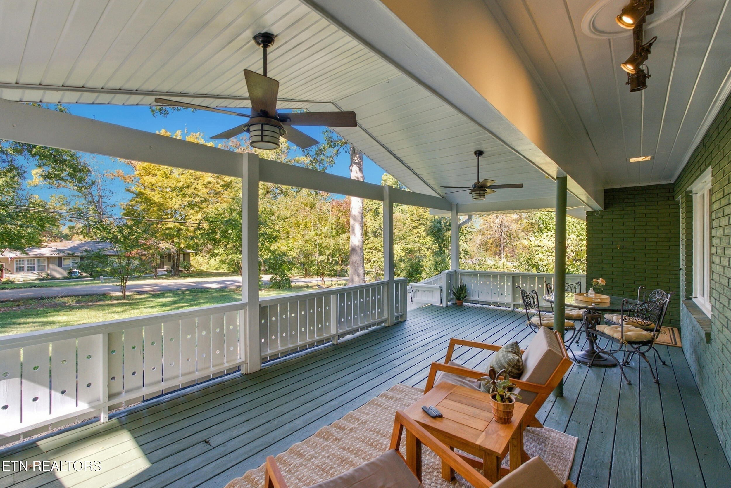 304 Land Oak Rd