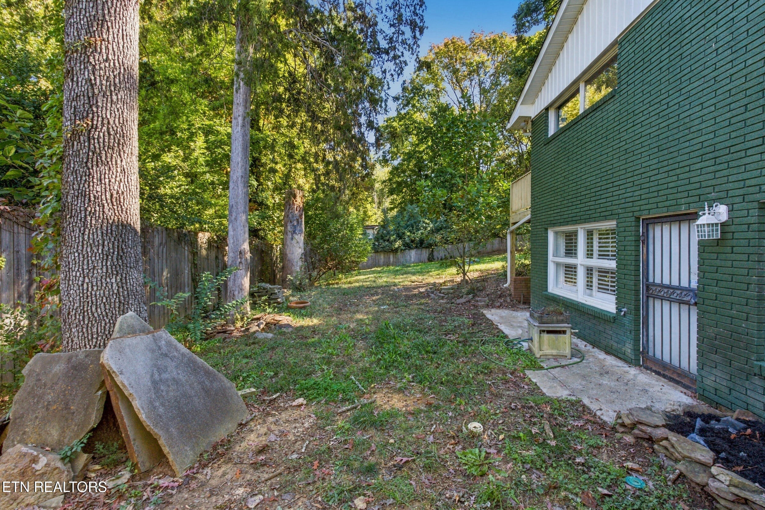 304 Land Oak Rd