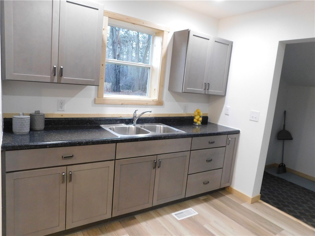 800 W 5th Street N