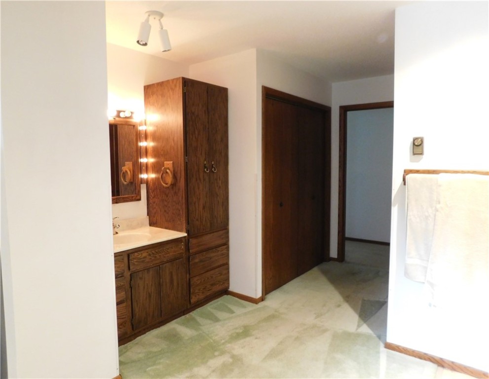 708 Phillips Avenue E