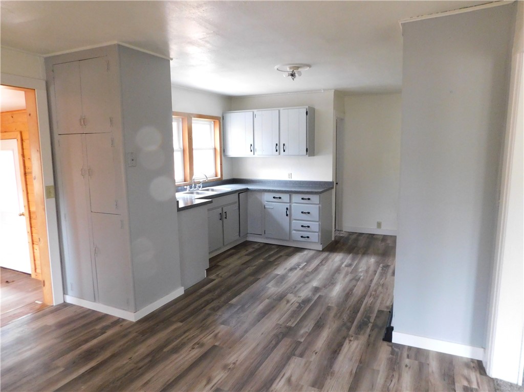 1000 W 5th Street N