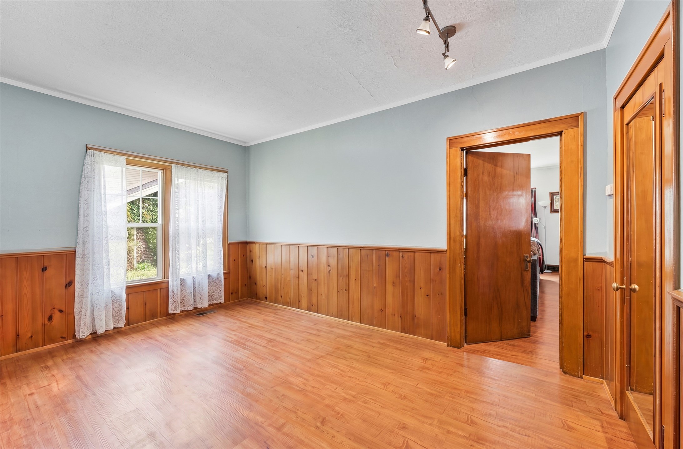 416 W 4th Street N