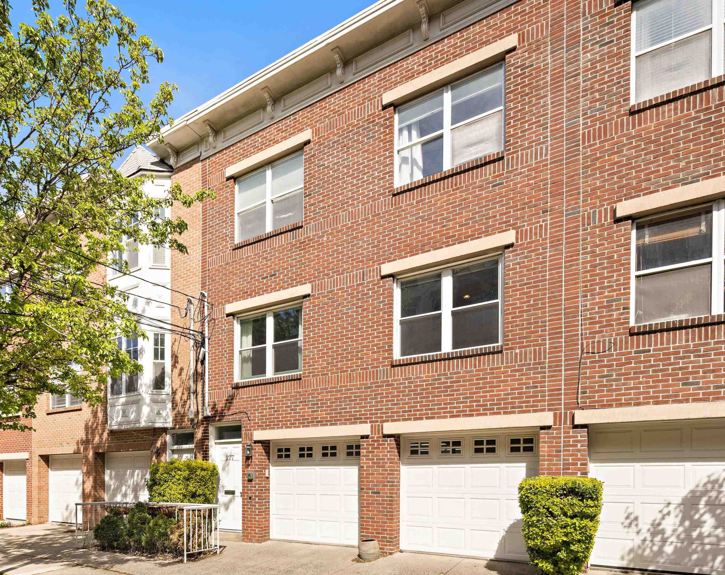 227 MADISON ST Unit: 1