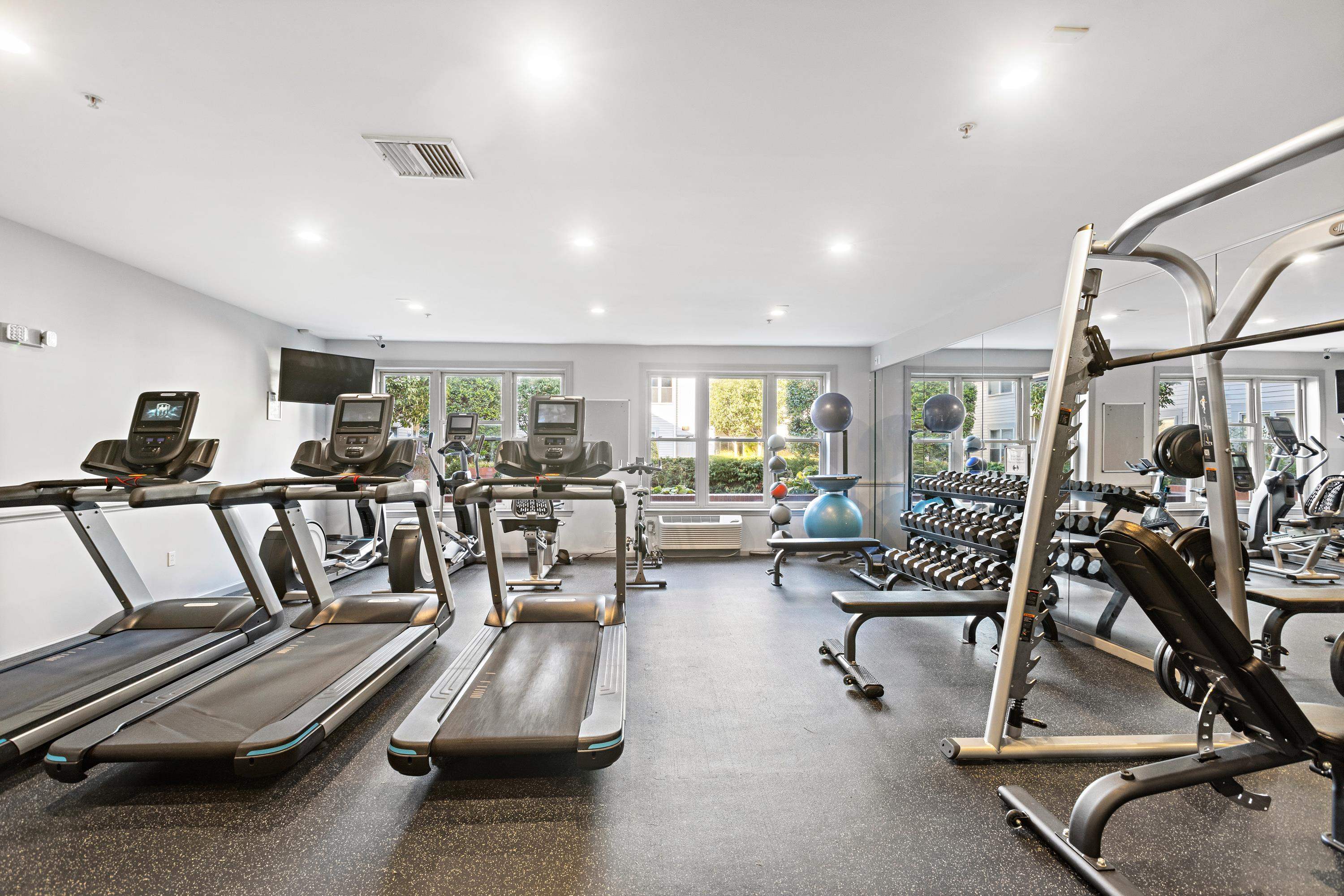 15 WARREN ST Unit: 215