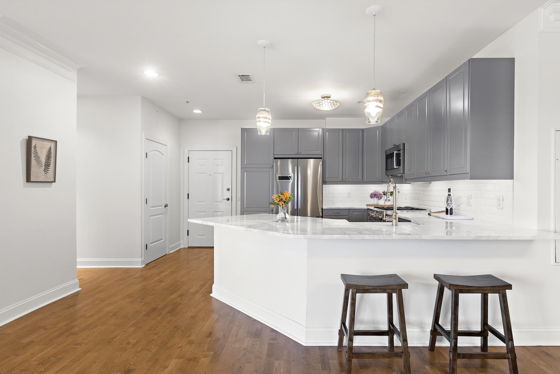 15 WARREN ST Unit: 215