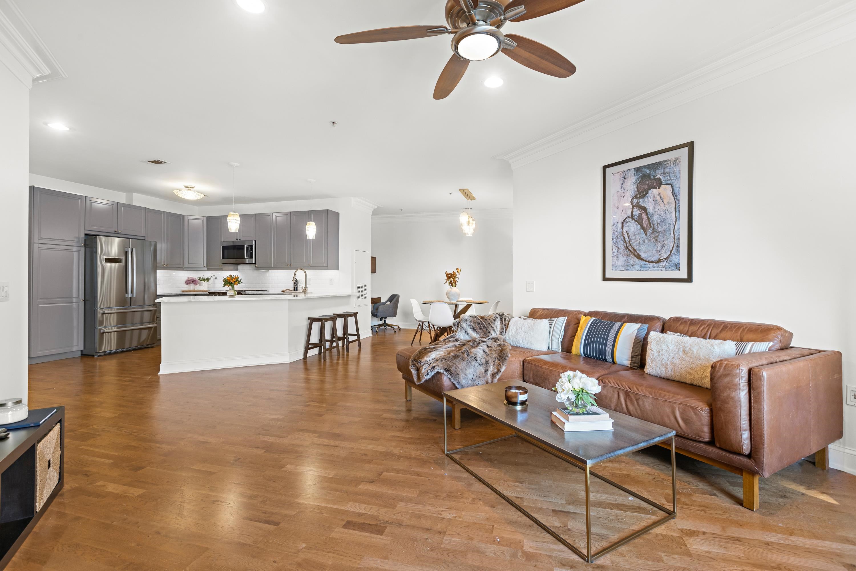 15 WARREN ST Unit: 215