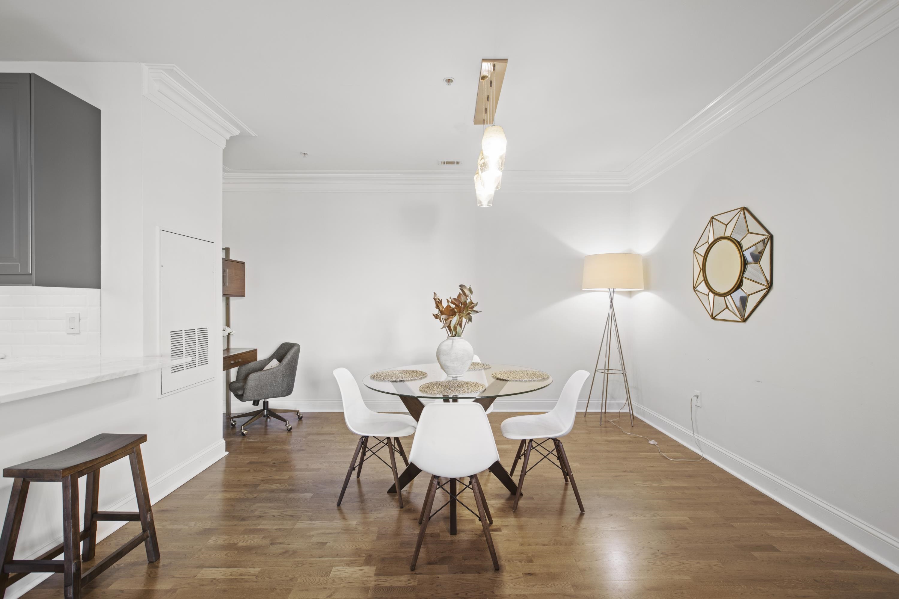 15 WARREN ST Unit: 215