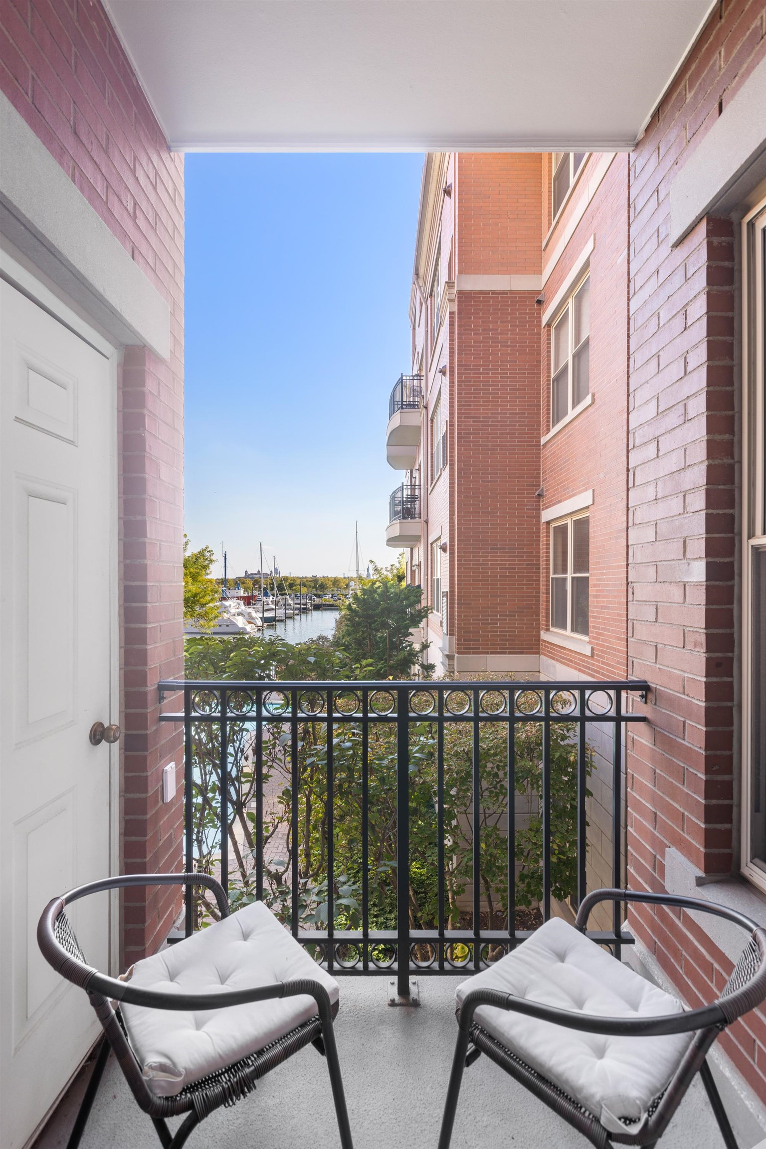 15 WARREN ST Unit: 215
