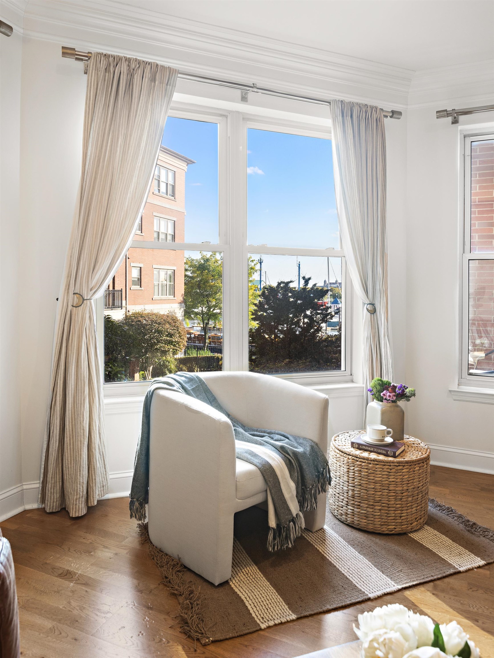 15 WARREN ST Unit: 215