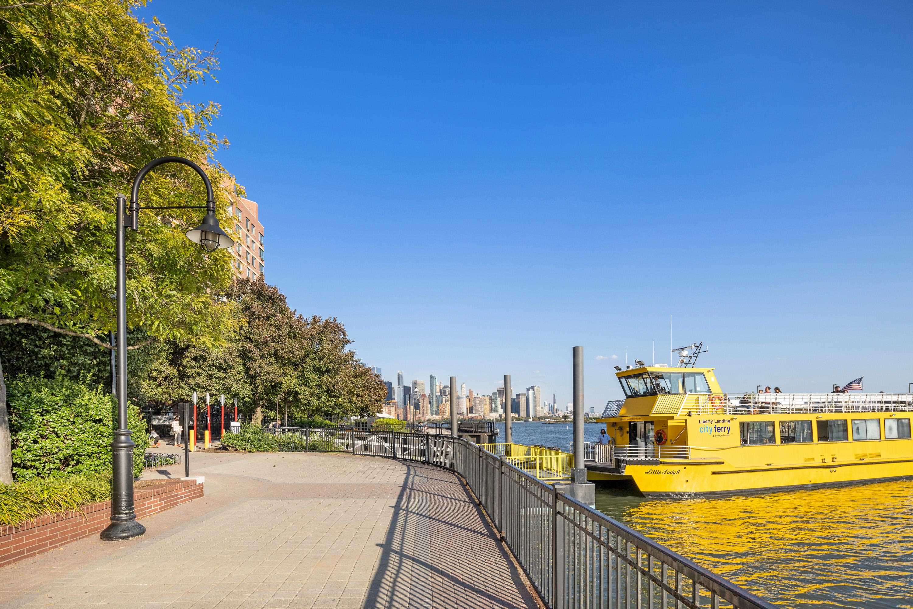 15 WARREN ST Unit: 215