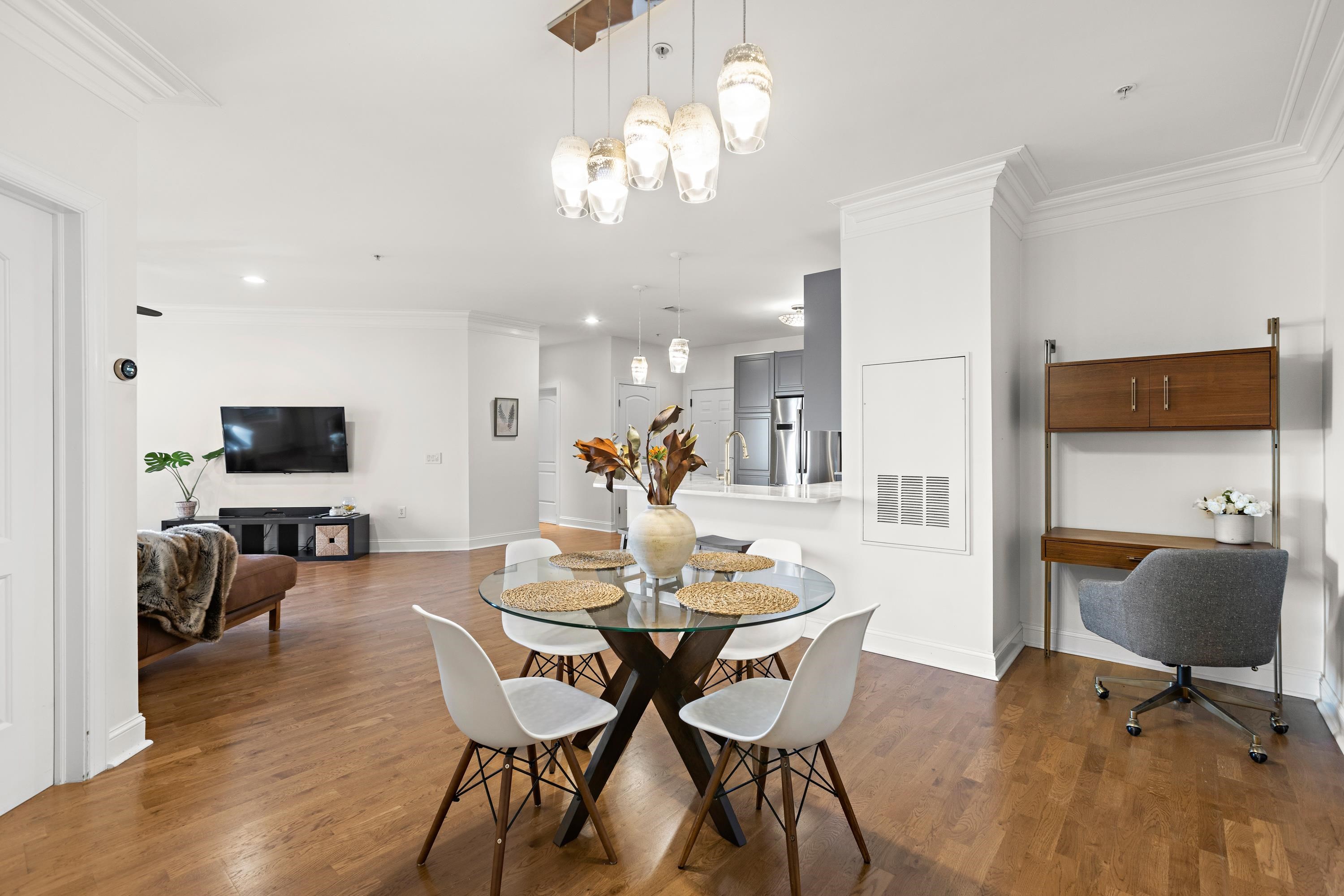 15 WARREN ST Unit: 215