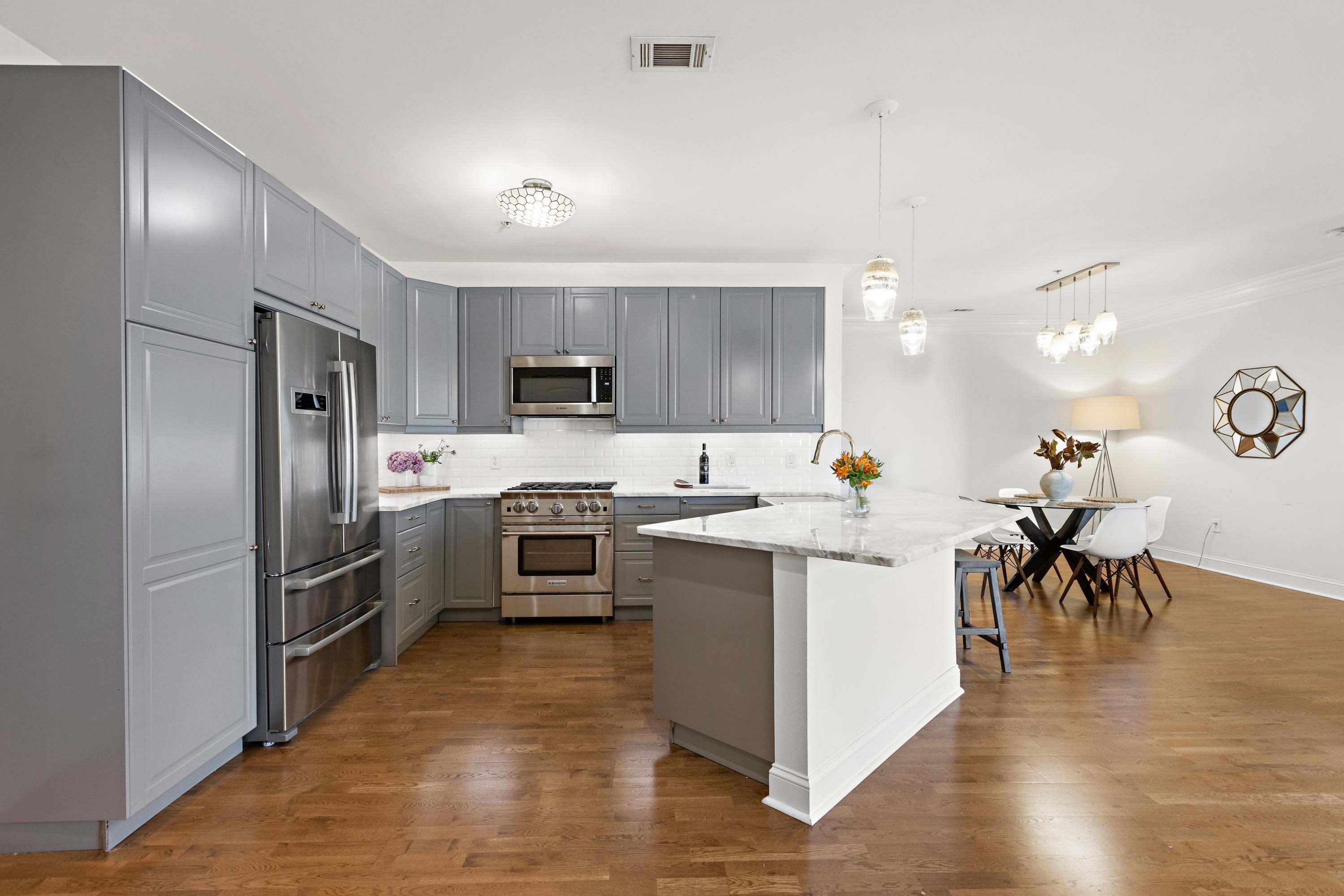 15 WARREN ST Unit: 215