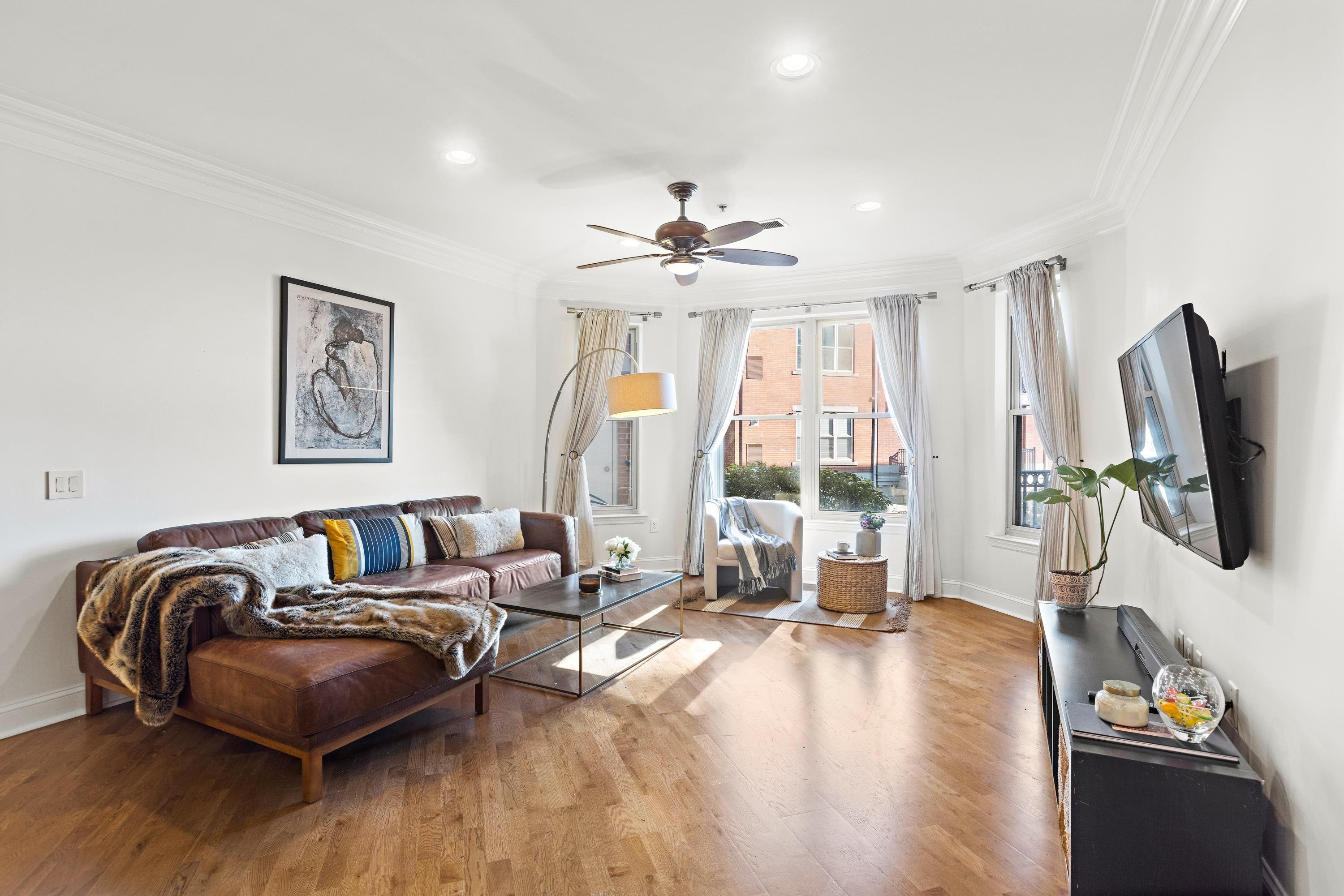15 WARREN ST Unit: 215