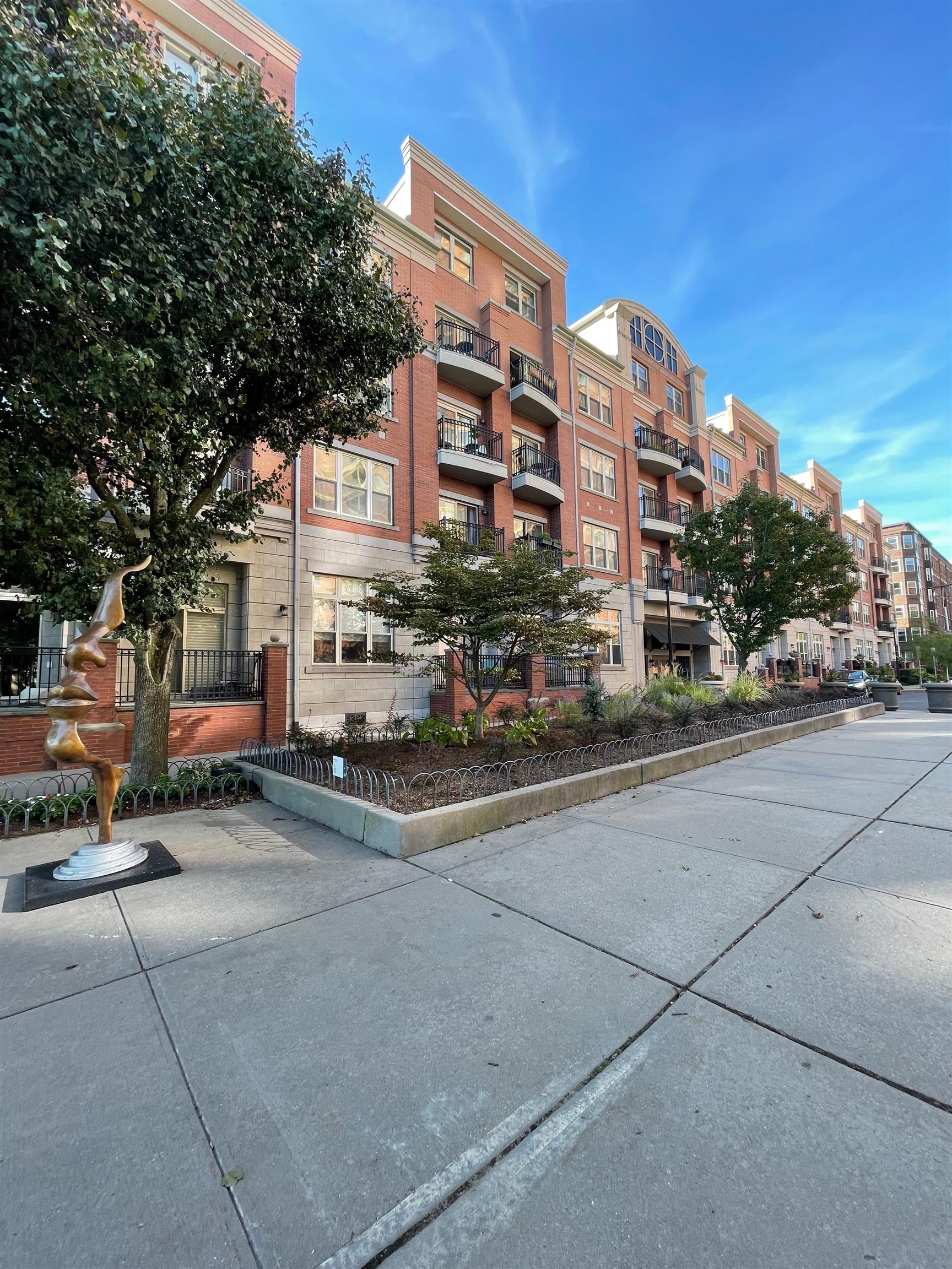 15 WARREN ST Unit: 215