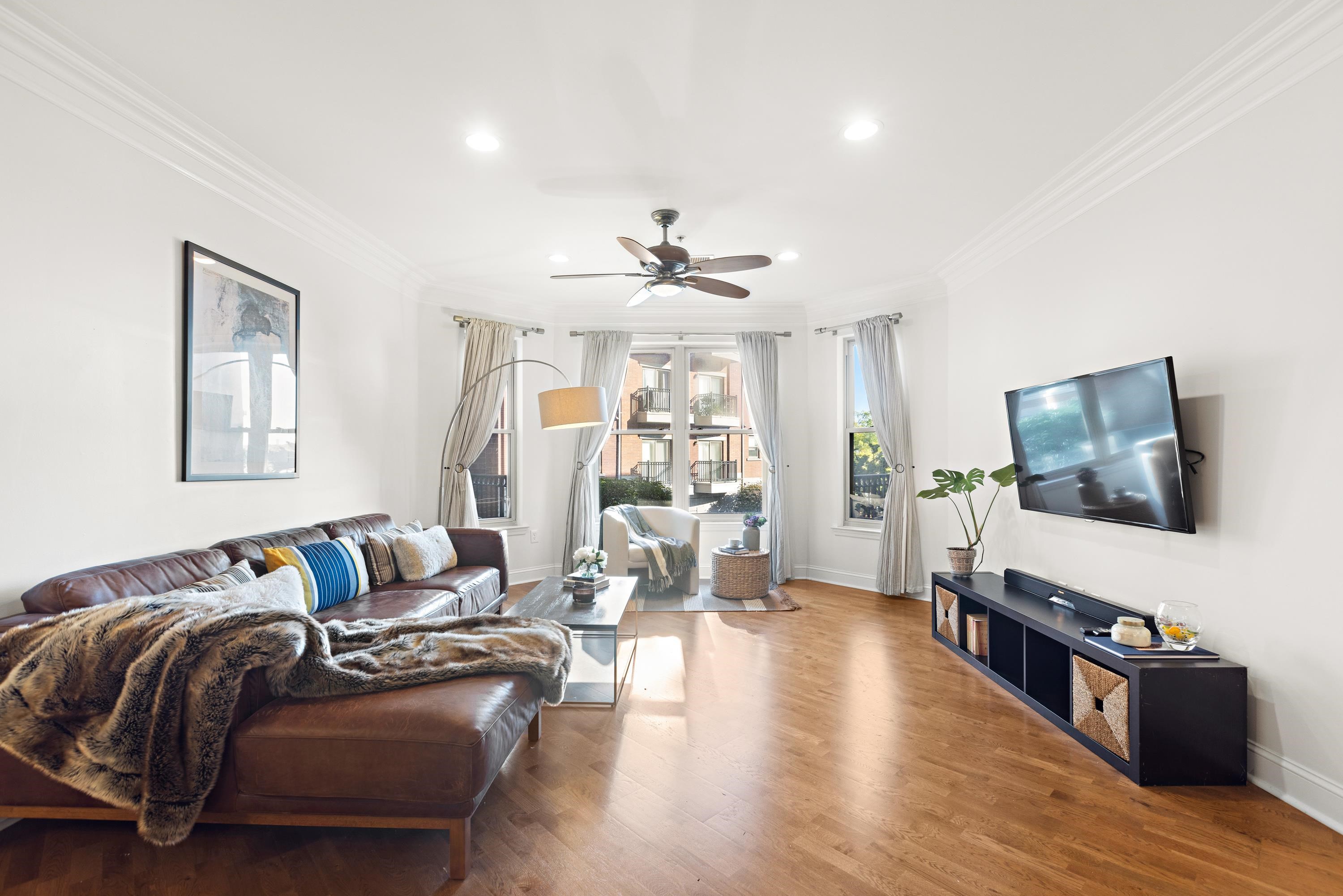 15 WARREN ST Unit: 215