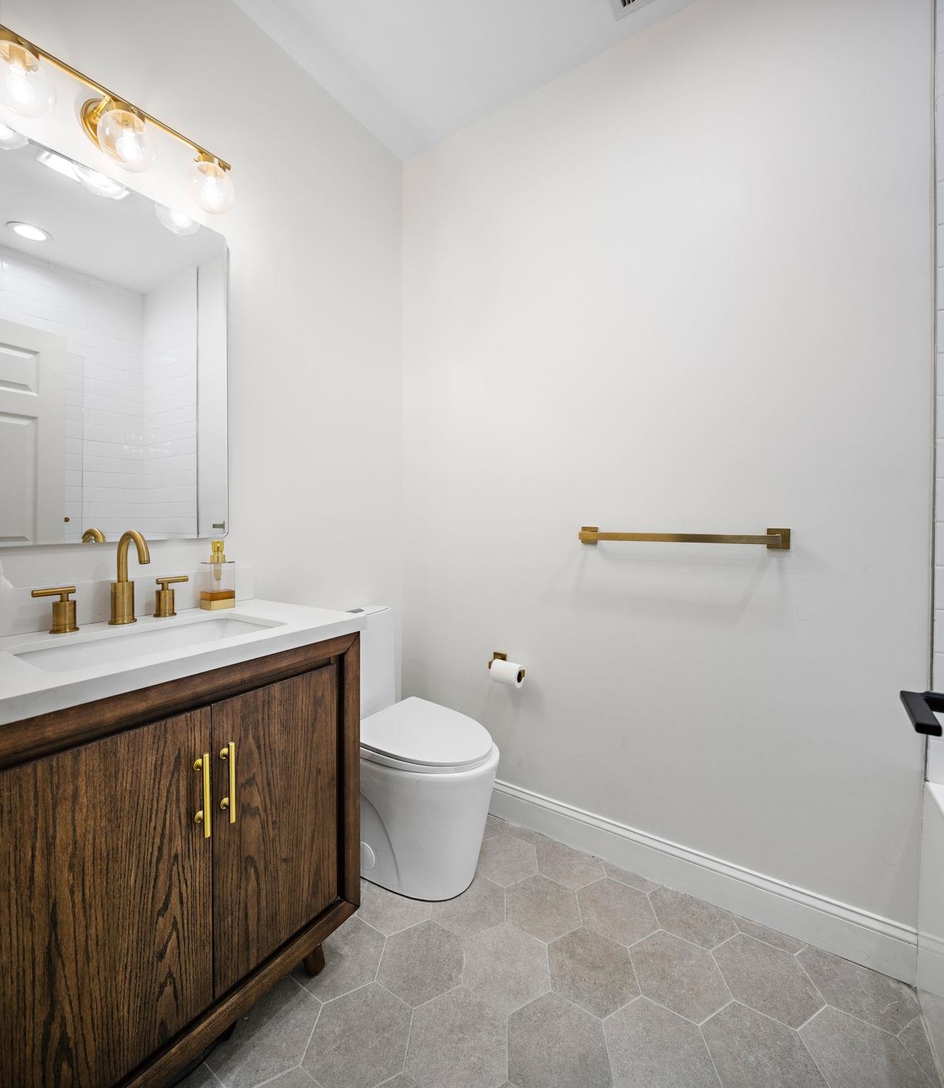 421 MADISON ST Unit: 1