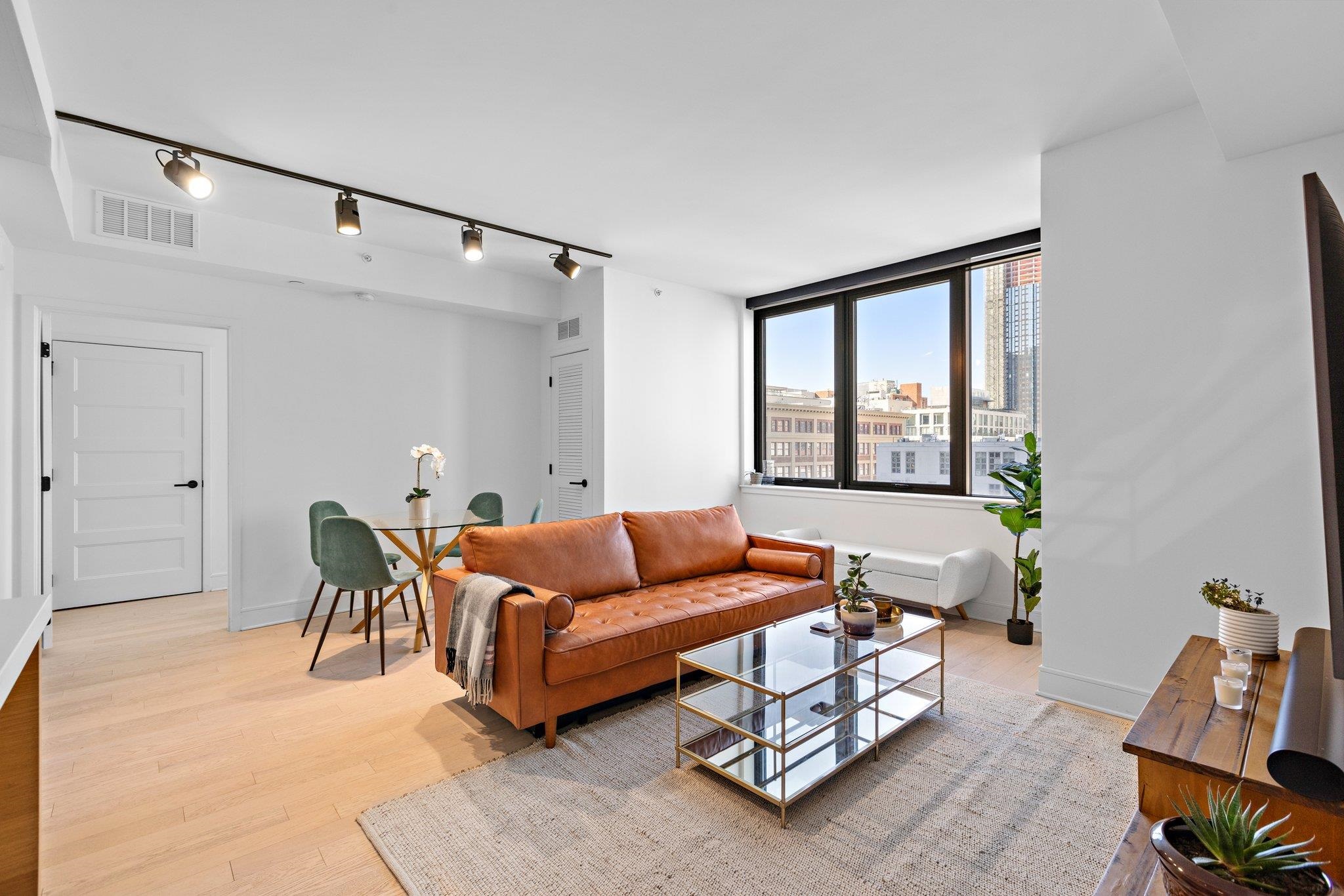 10 PROVOST ST Unit: 10-01