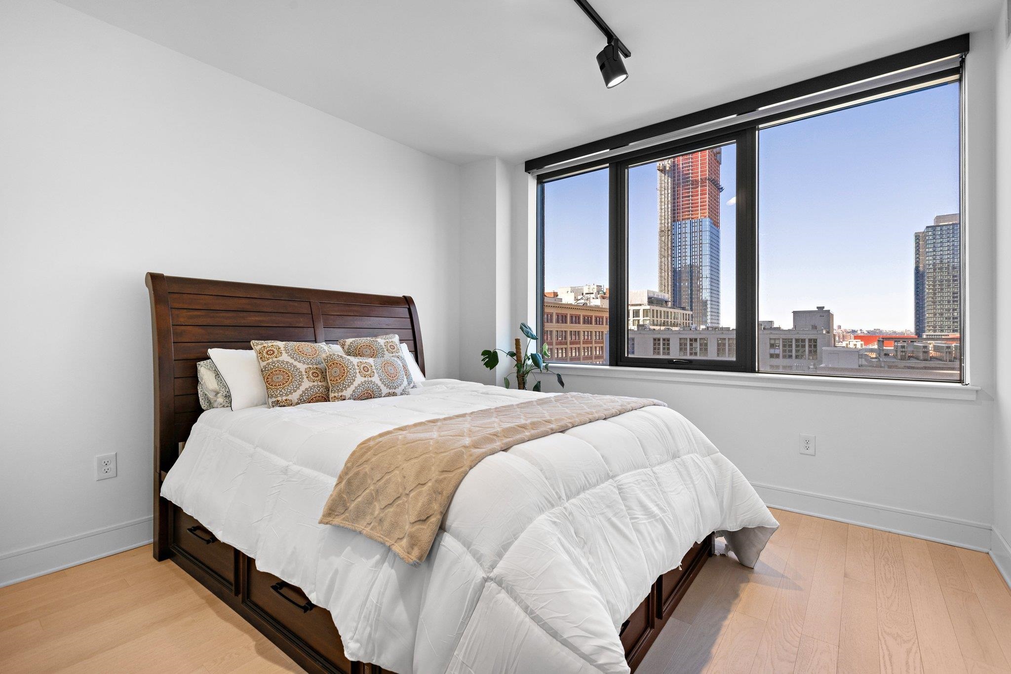 10 PROVOST ST Unit: 10-01