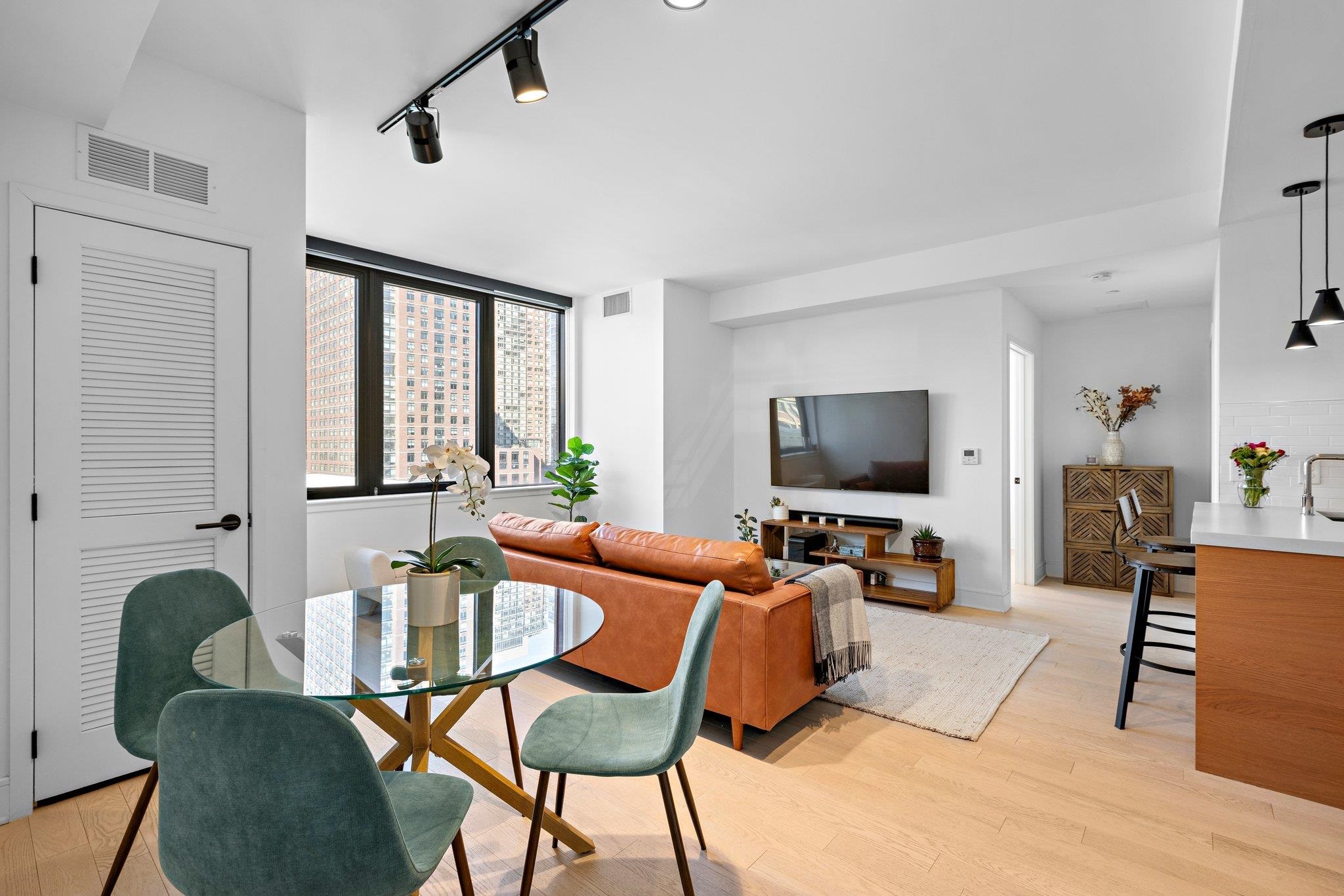 10 PROVOST ST Unit: 10-01