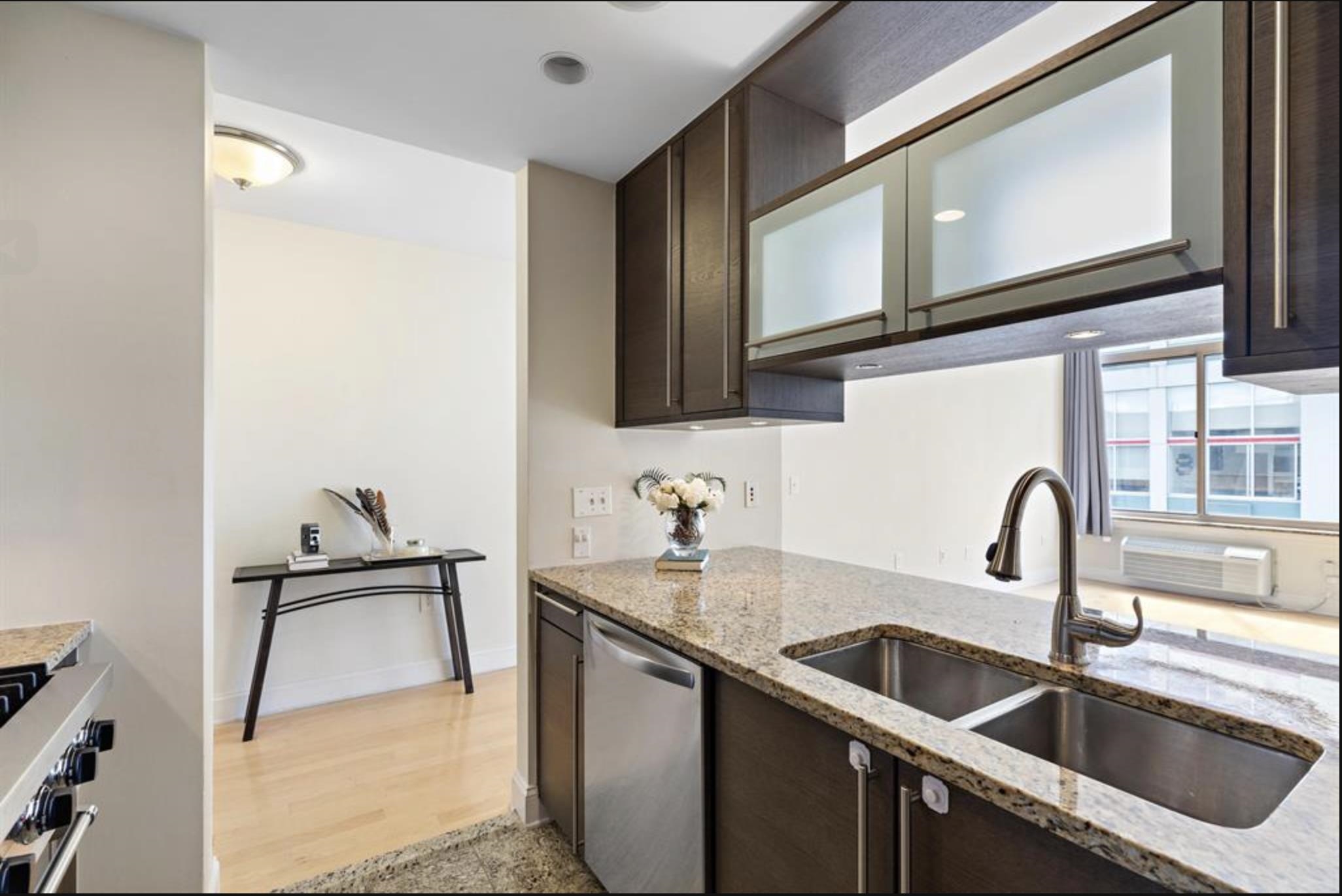 10 REGENT ST Unit: 801